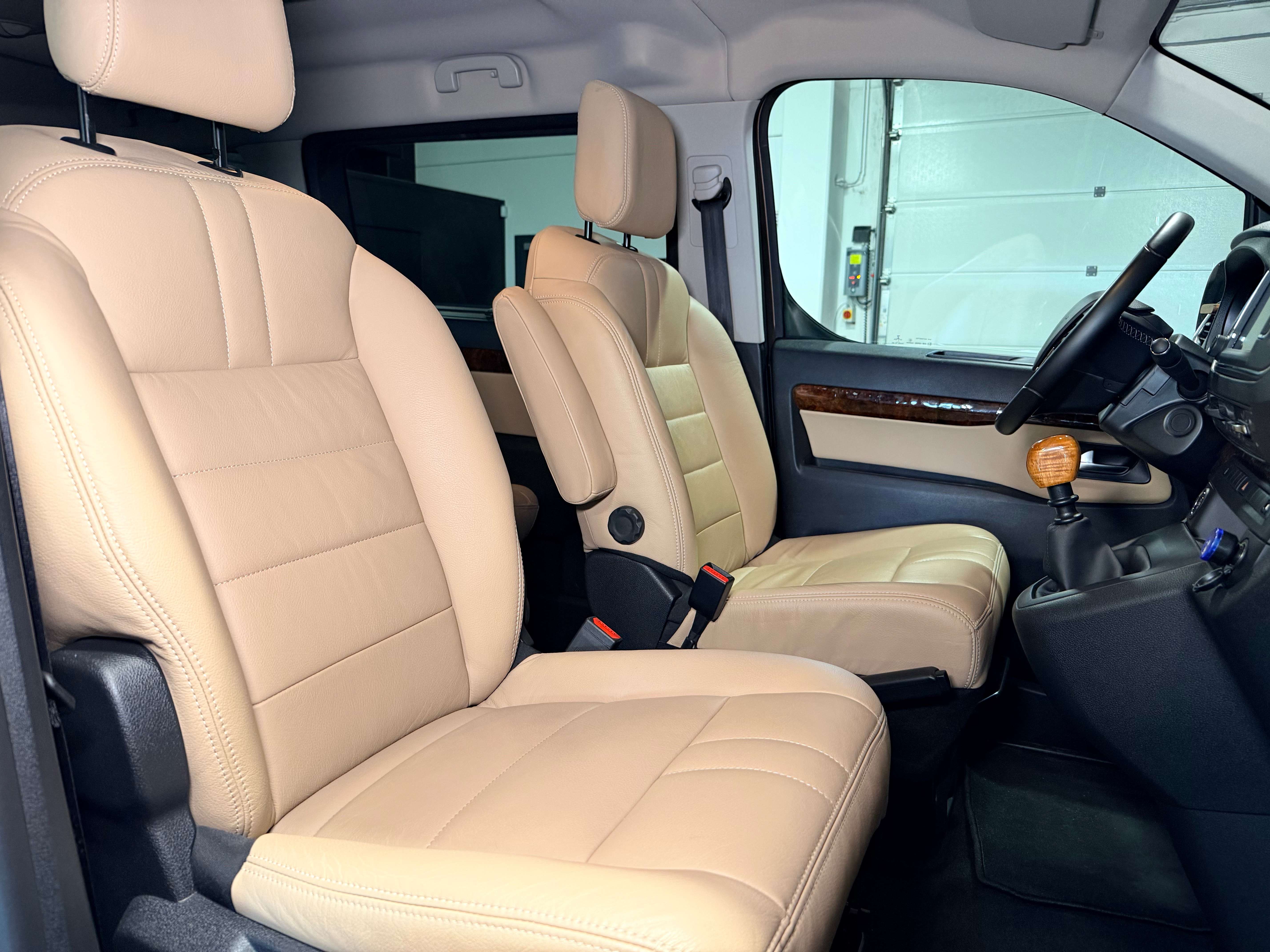 Peugeot Traveller Traveller 2.0 BlueHDi L2 Allure. — Portes coulissantes — Cuir - Sièges chauffants - CarPlay