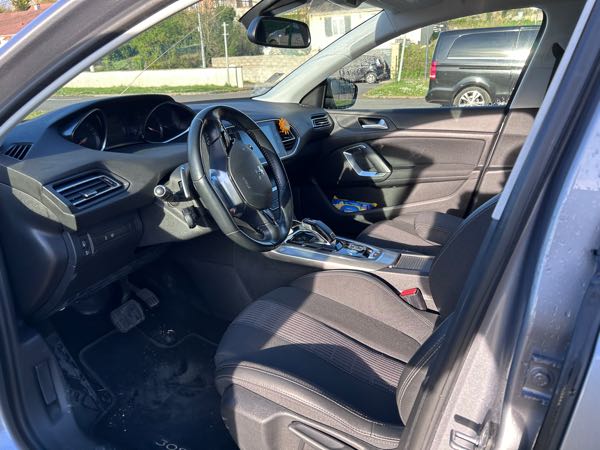 Peugeot 308 III 1.2 PURETECH 130 S&amp;S ALLURE EAT8