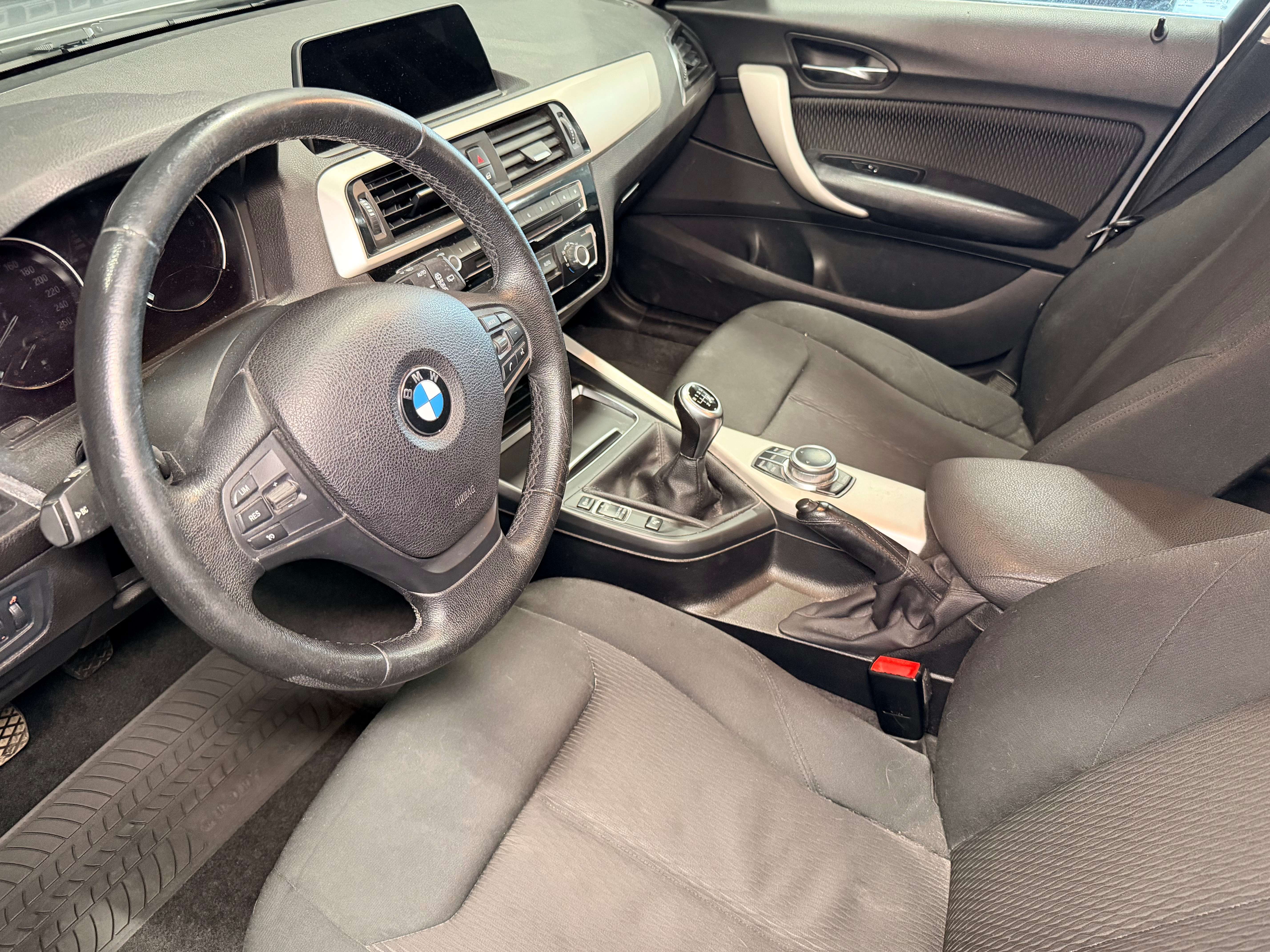 BMW 118 i — GPS — Clim auto — Radars AV/AR