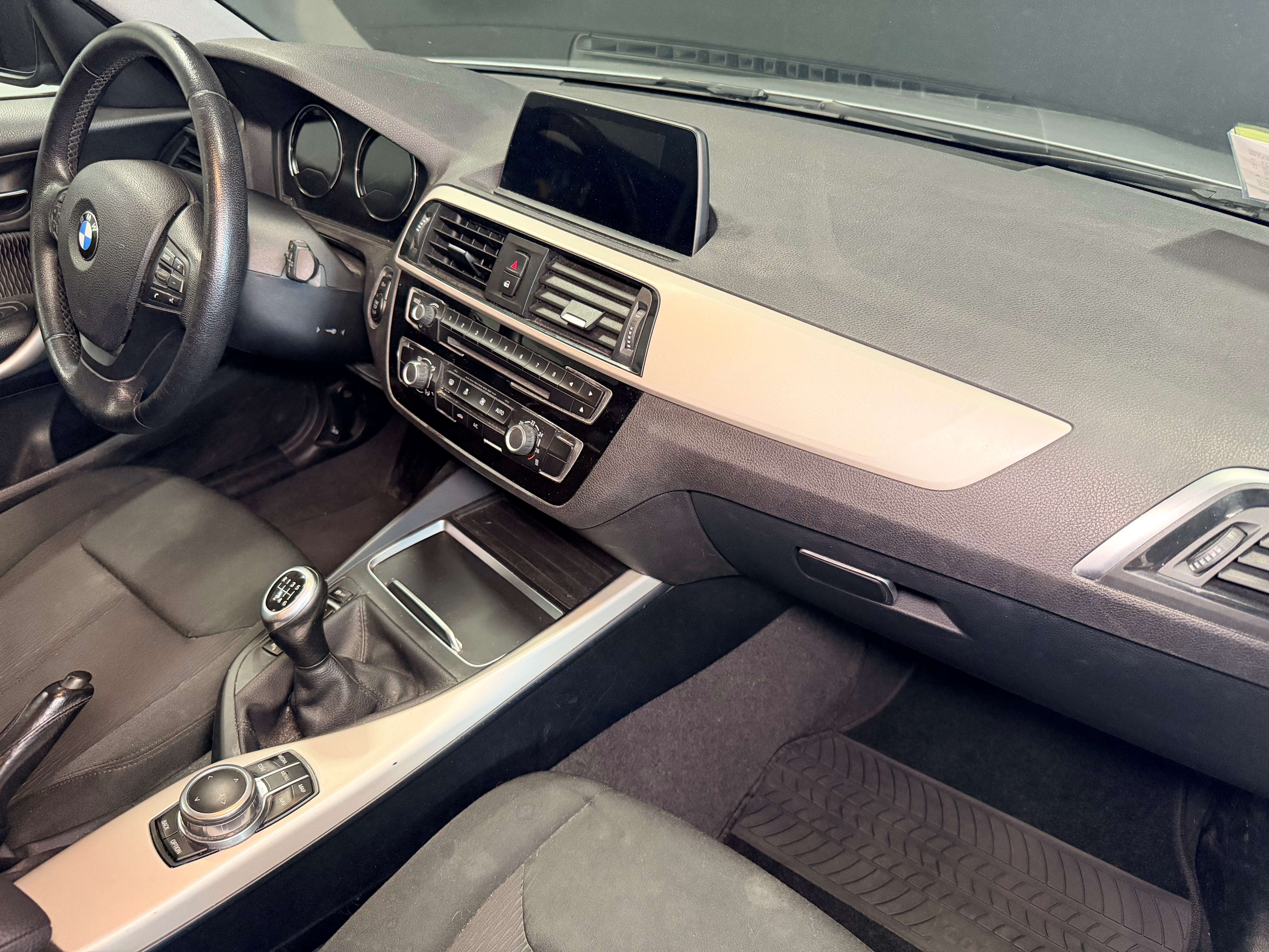 BMW 118 i — GPS — Clim auto — Radars AV/AR