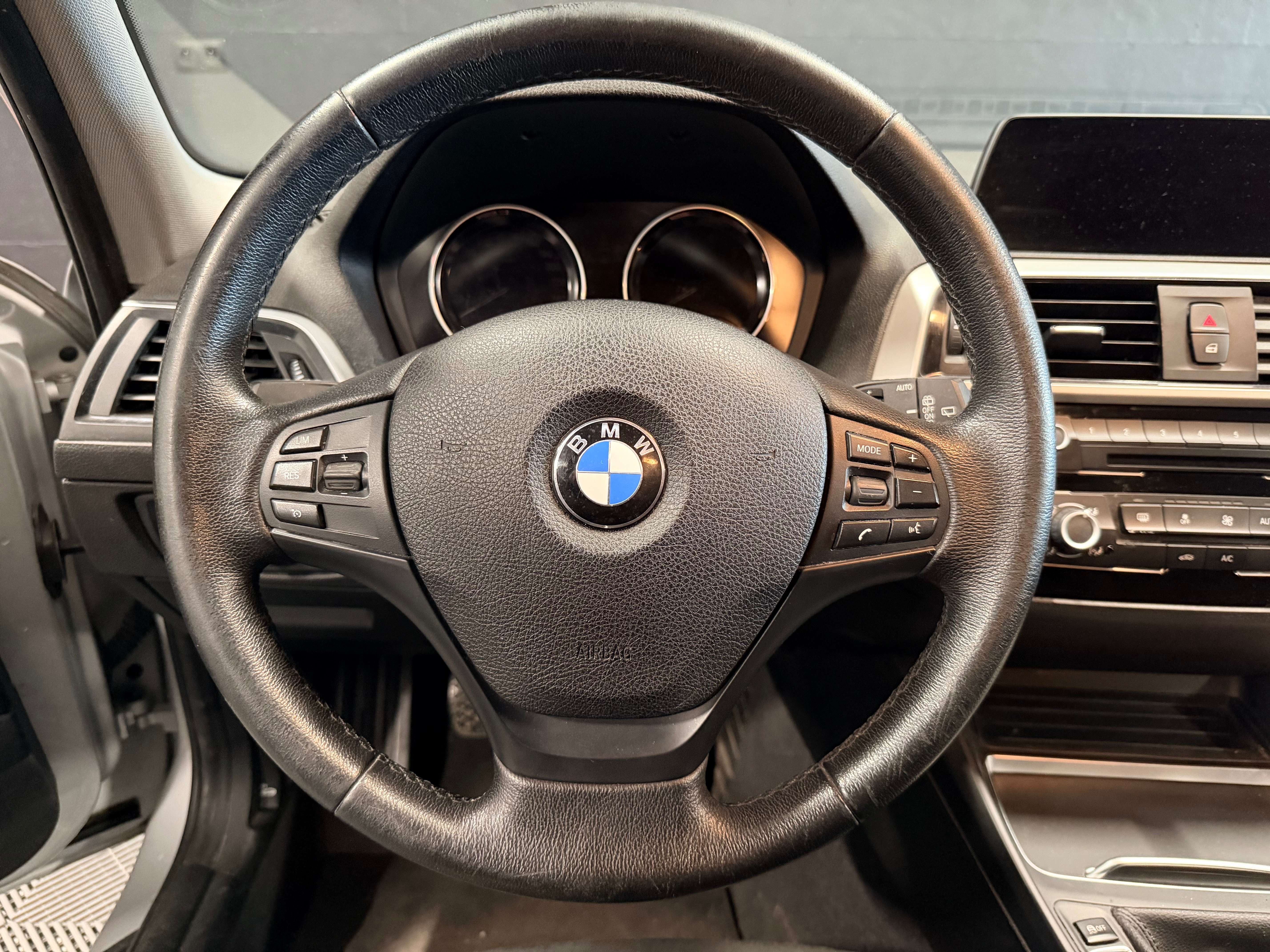 BMW 118 i — GPS — Clim auto — Radars AV/AR