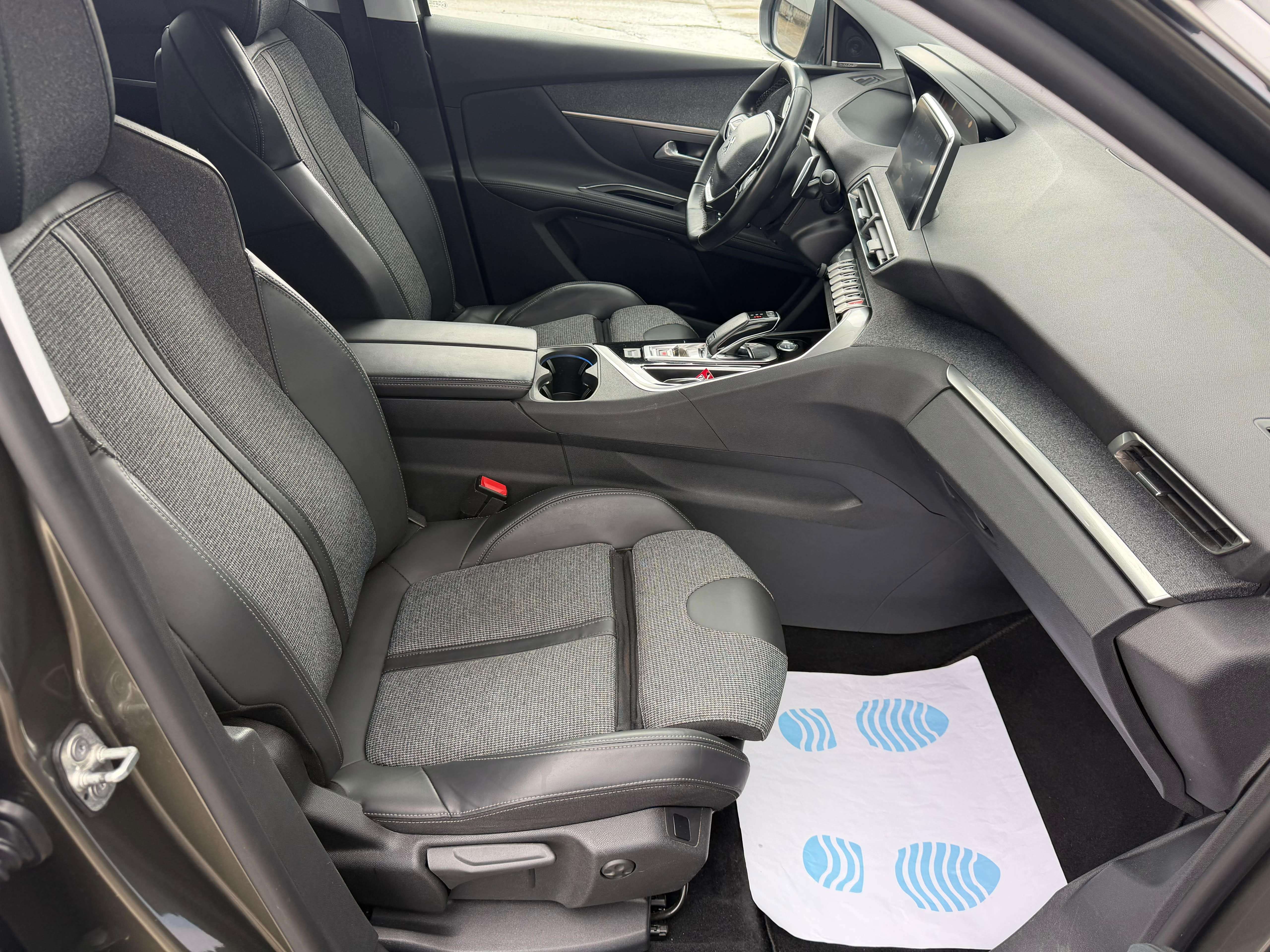 Peugeot 5008 5008 1.6HDi diesel 7 places 2018 GARANTIE 12 mois