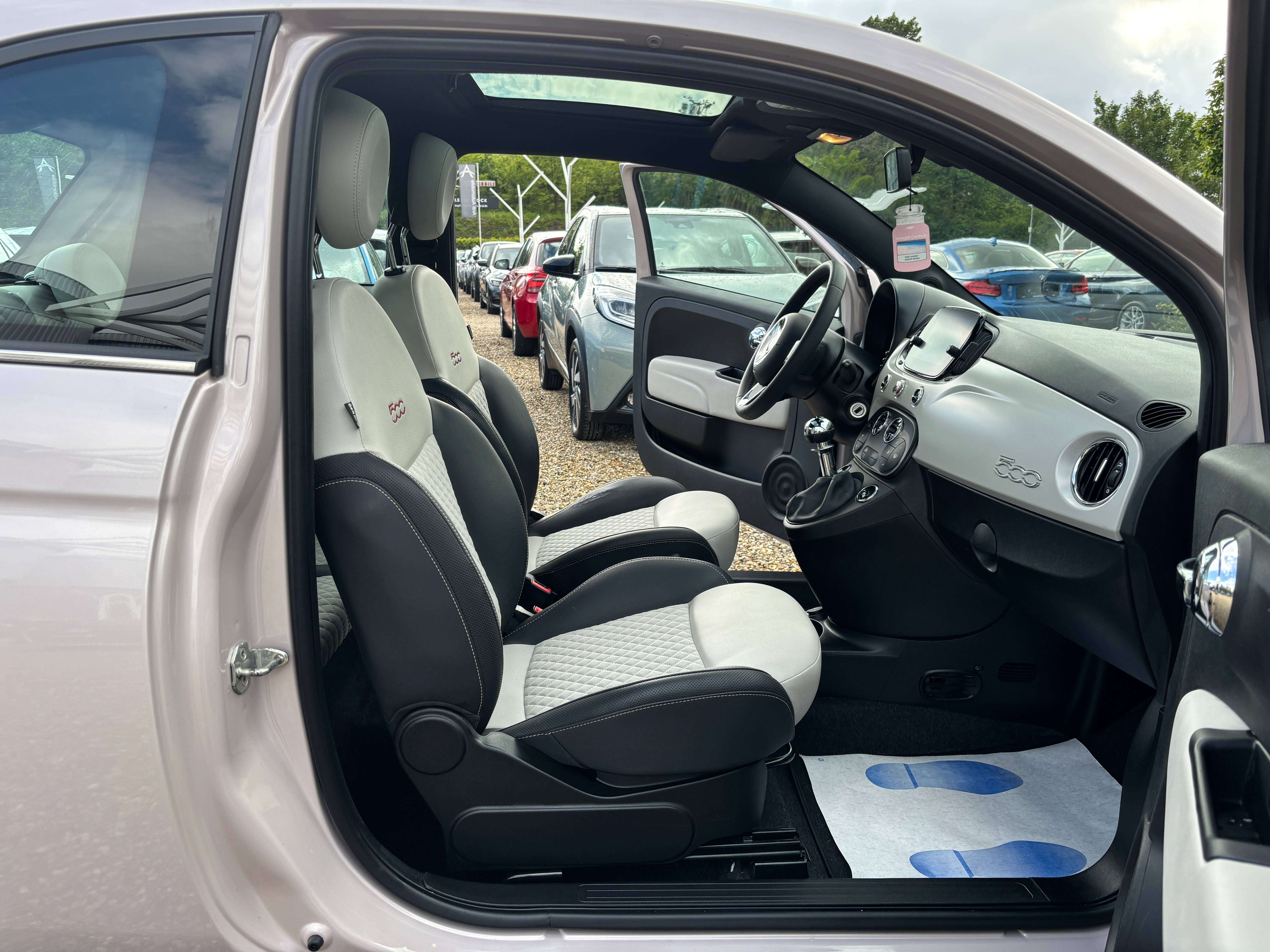 Fiat 500 0.9i *CARPLAY*TOIT PANO*CRUISE CONTROL*CAPTEUR*GARANTIE*