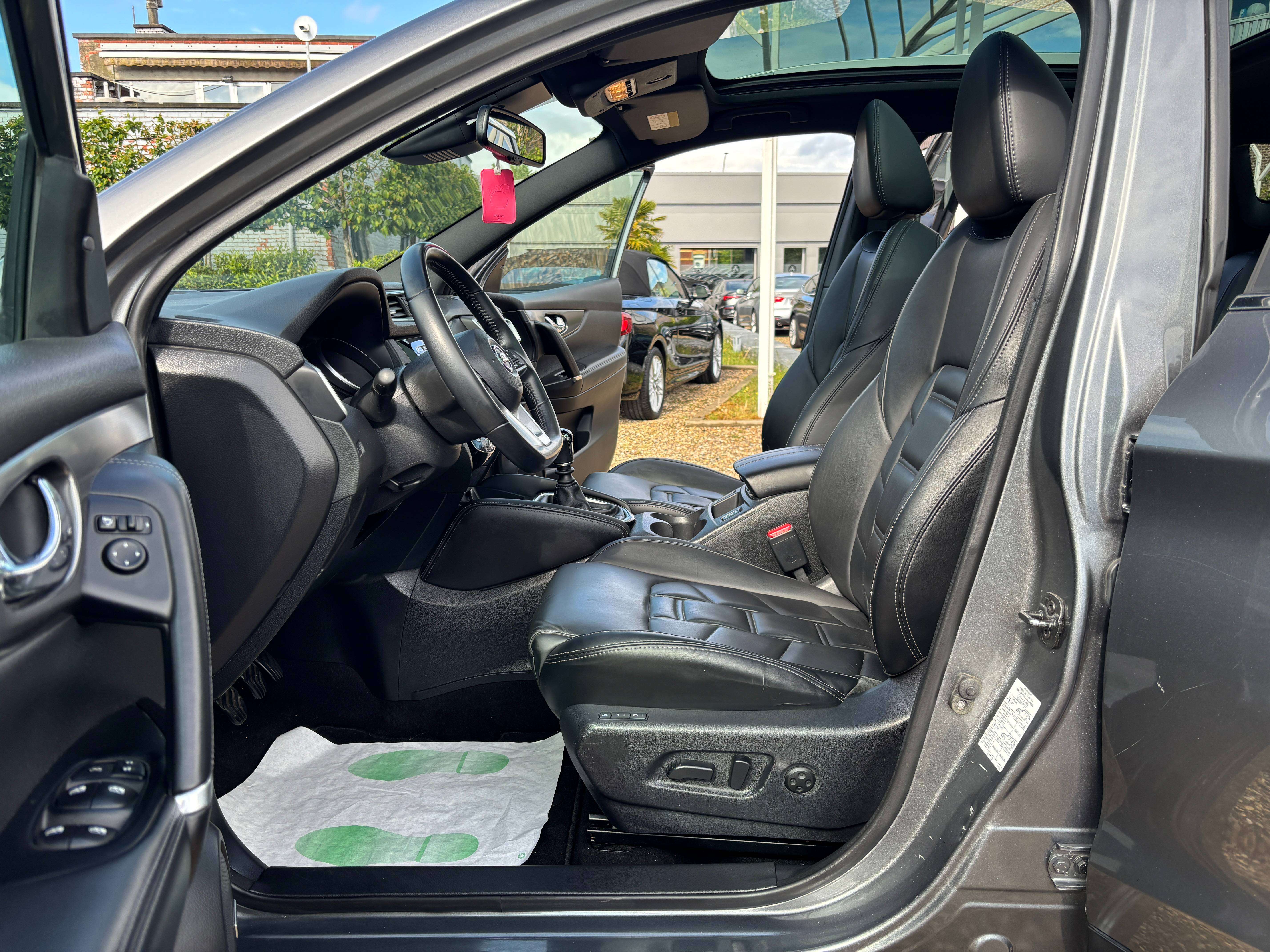 Nissan Qashqai 1.2 DIG-T *SIEGE CHAUFF*TOIT PANO*CAMERA 360*BOSE*GARANTIE*