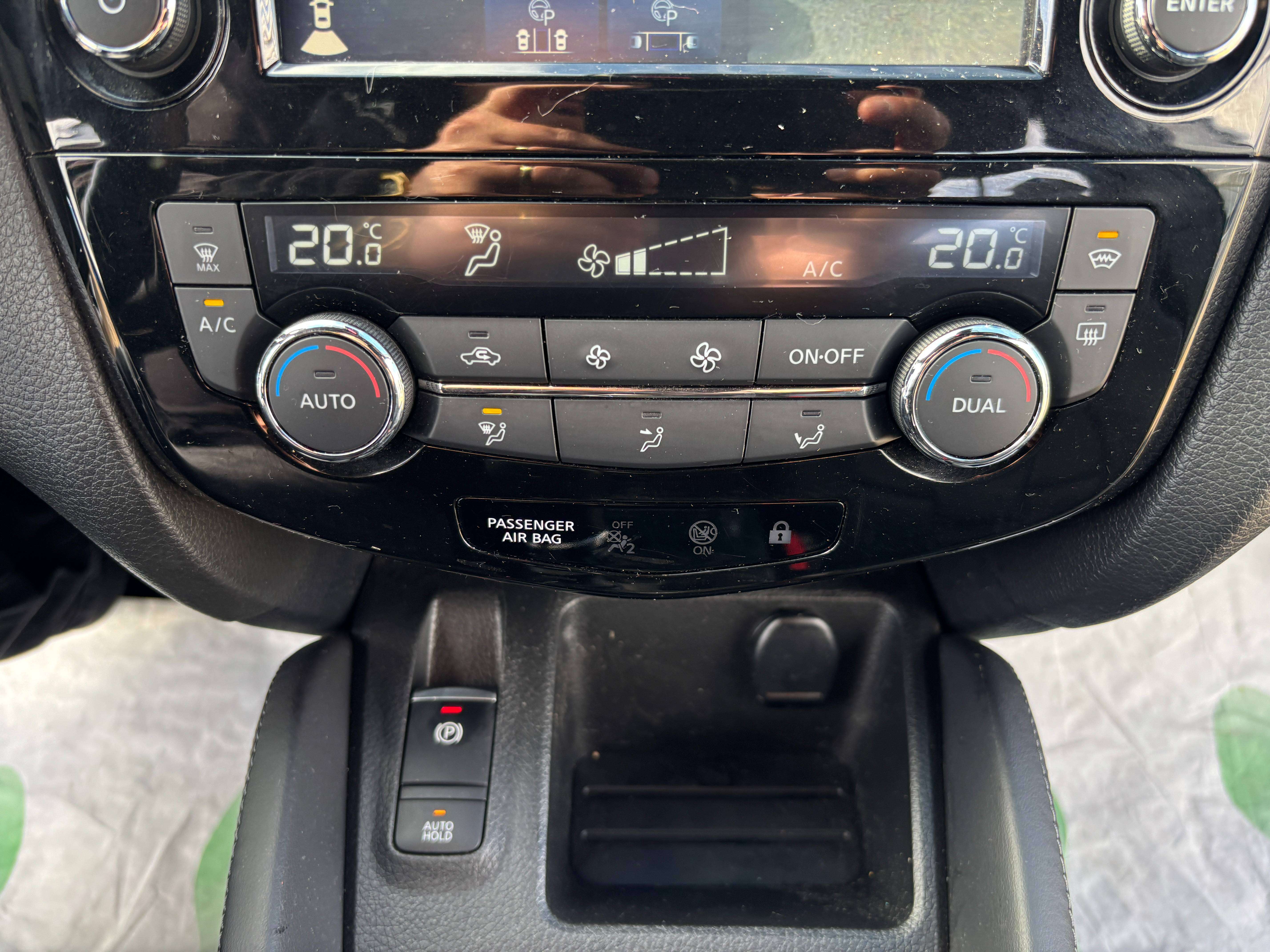 Nissan Qashqai 1.2 DIG-T *SIEGE CHAUFF*TOIT PANO*CAMERA 360*BOSE*GARANTIE*