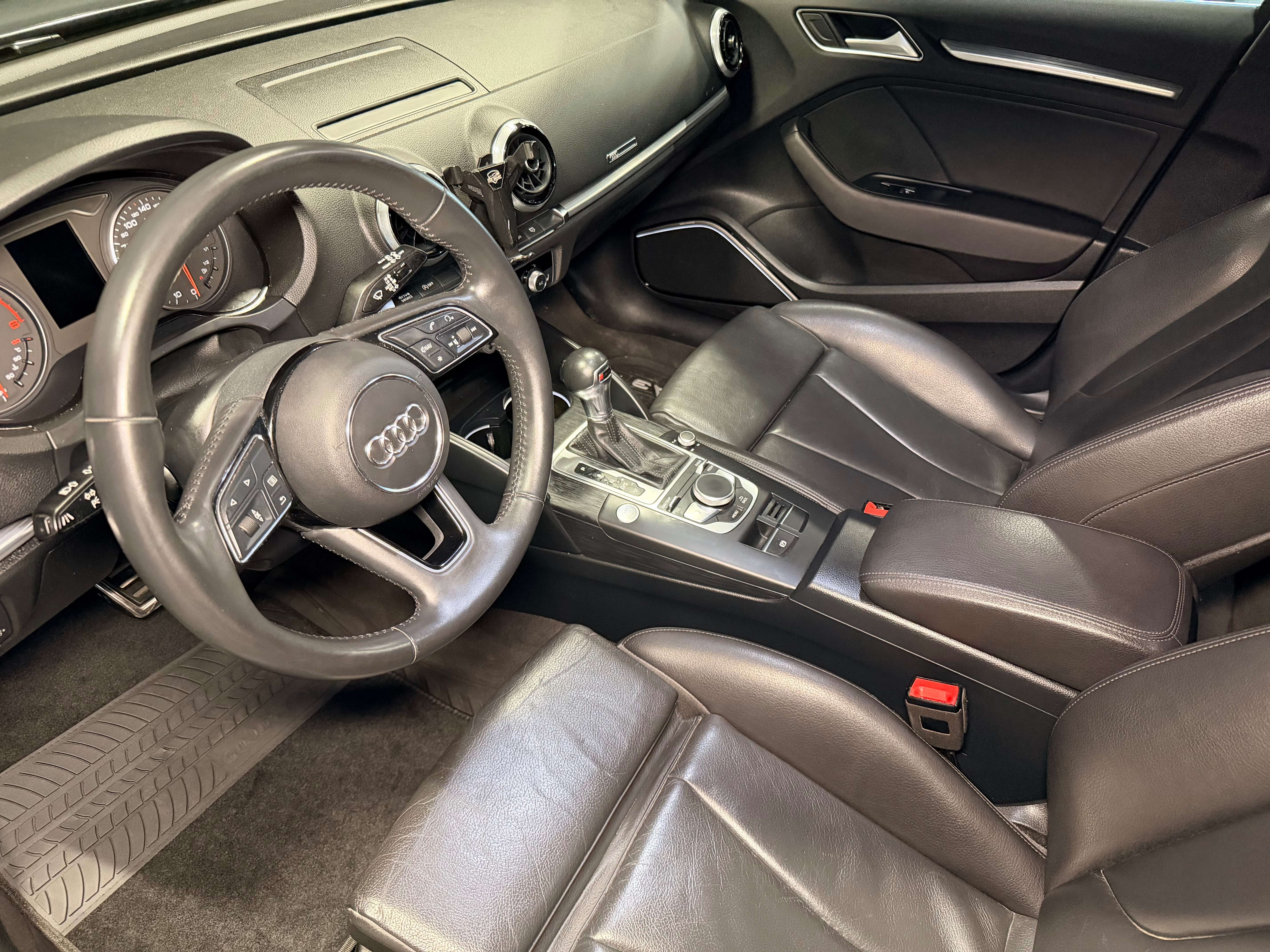 Audi A3 Sportback 30 TDi Business - Bang&Olufsen — S tronic — Toit ouvrant — CarPlay - Cuir