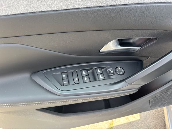 Peugeot 308 III 1.5 BLUEHDI 130 ALLURE PACK AUTO8