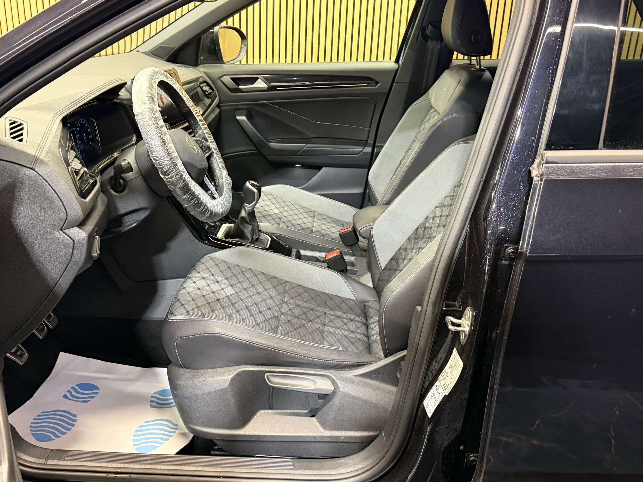 Volkswagen T-Roc 1.0 TSI R-Line * GARANTIE 12 MOIS * 1ER PROPRIÉTAIRE *