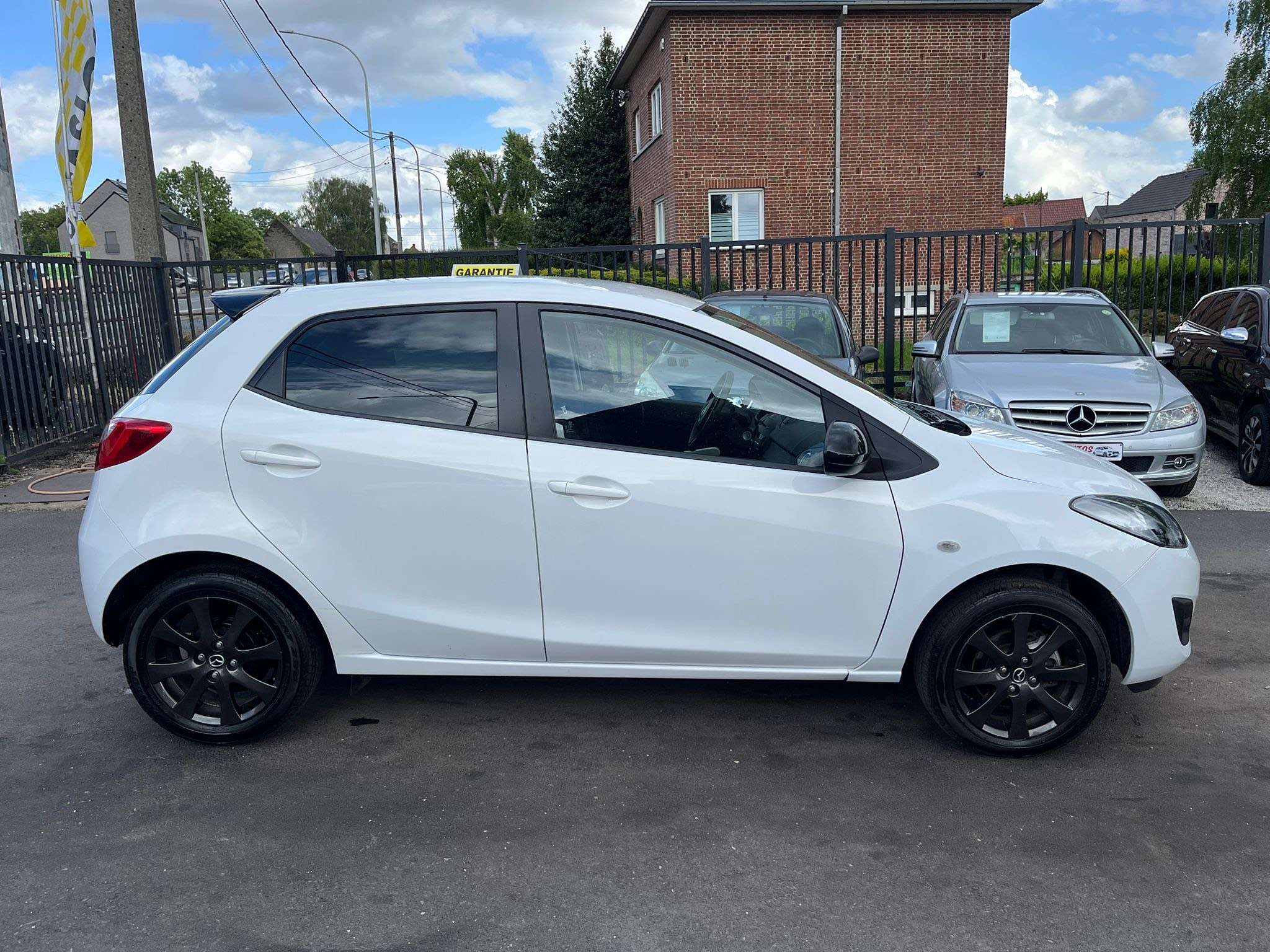 Mazda 2 1.3i Color Edition 1ER PROPRIO !!! 8000KM !!! *** CLIM/JANTES ALU ***