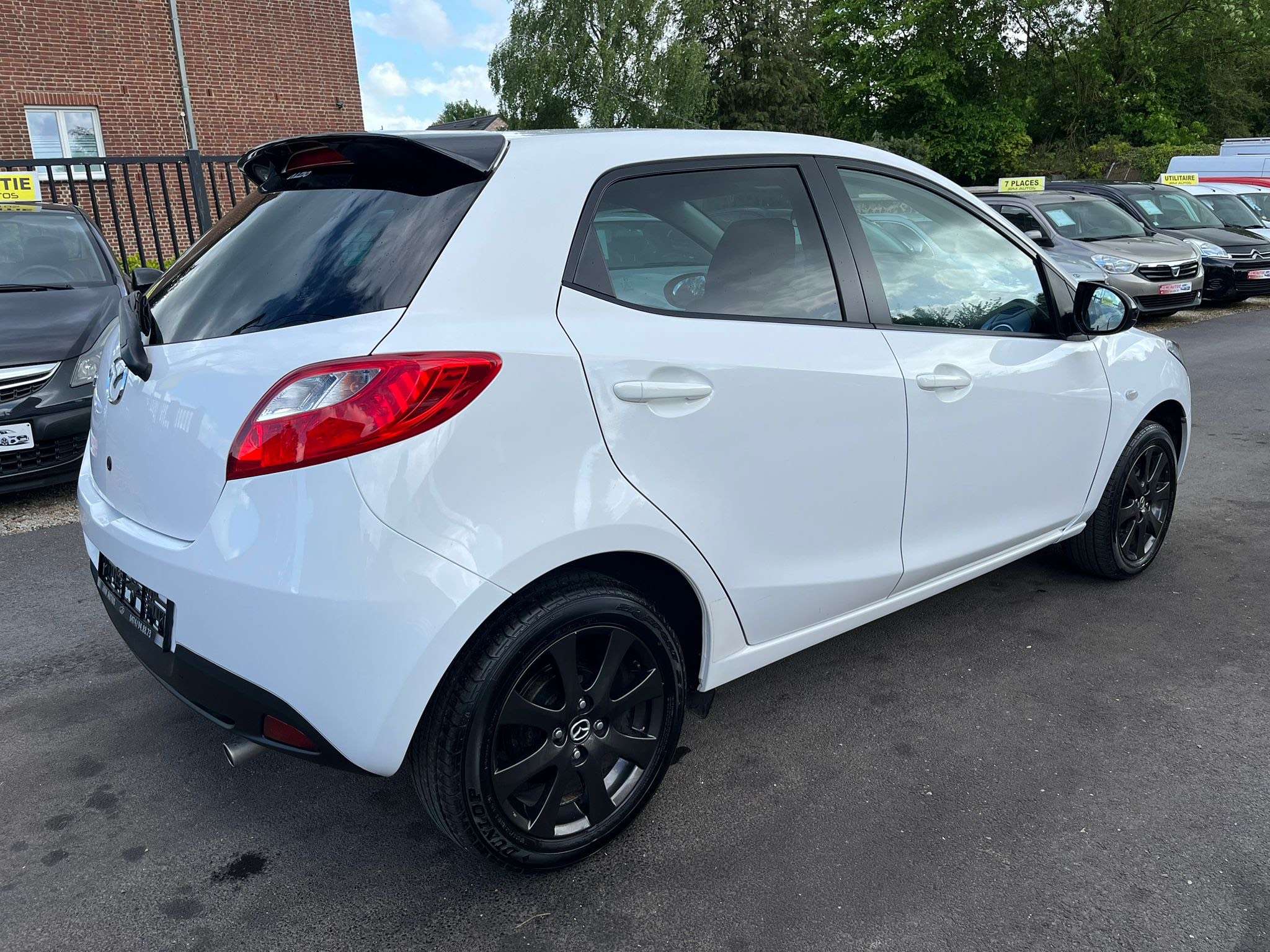 Mazda 2 1.3i Color Edition 1ER PROPRIO !!! 8000KM !!! *** CLIM/JANTES ALU ***