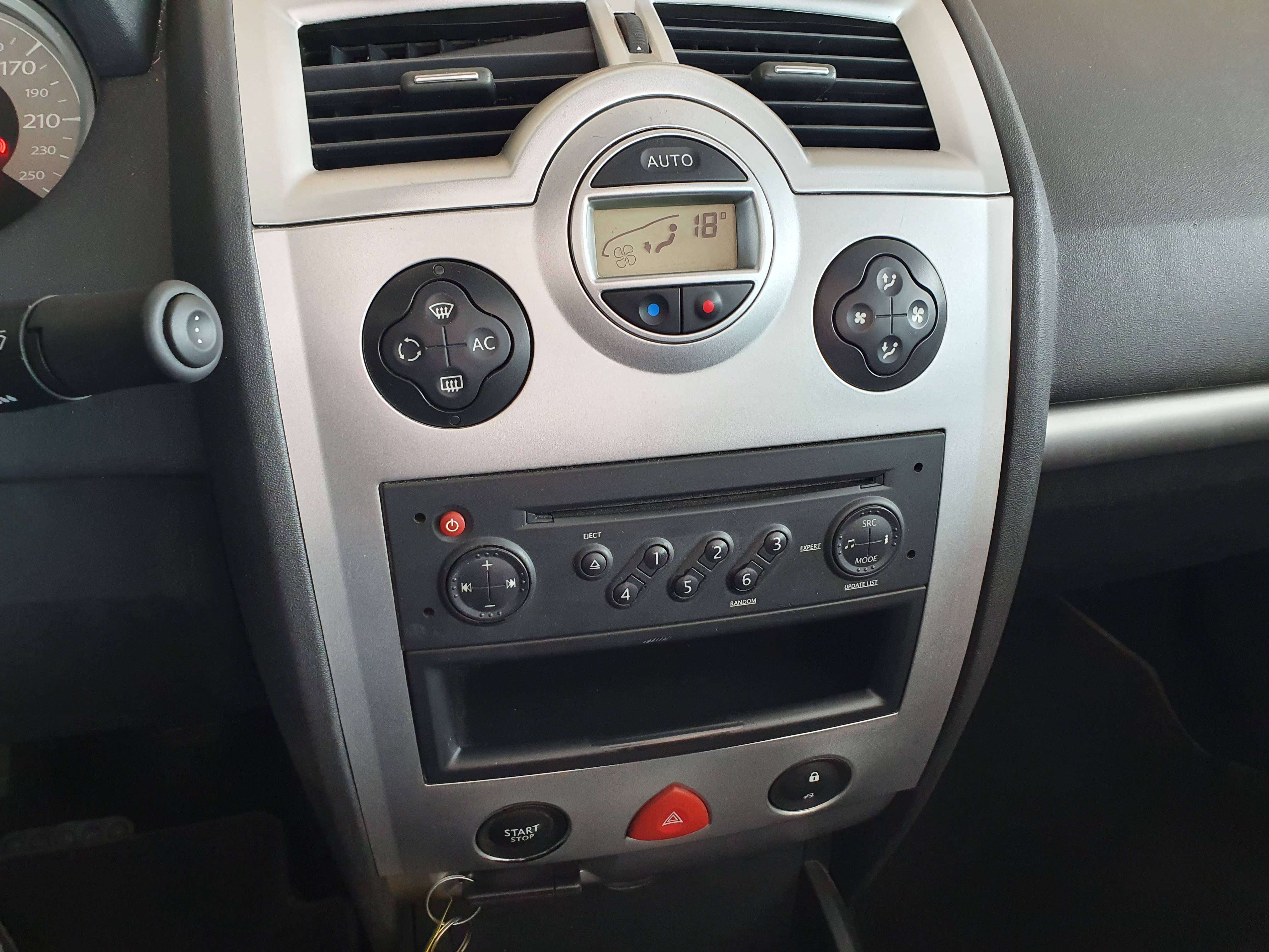 Renault Megane 🟢1.5 DIESEL 106CV - 1ER MAIN - CARIOLET - SIEGES CHAUFFANTS