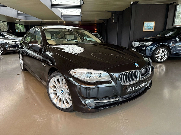 BMW 520 dA BERLINE DIVIDUAL KLEUR EN VELGEN* 1STE EIGENAAR