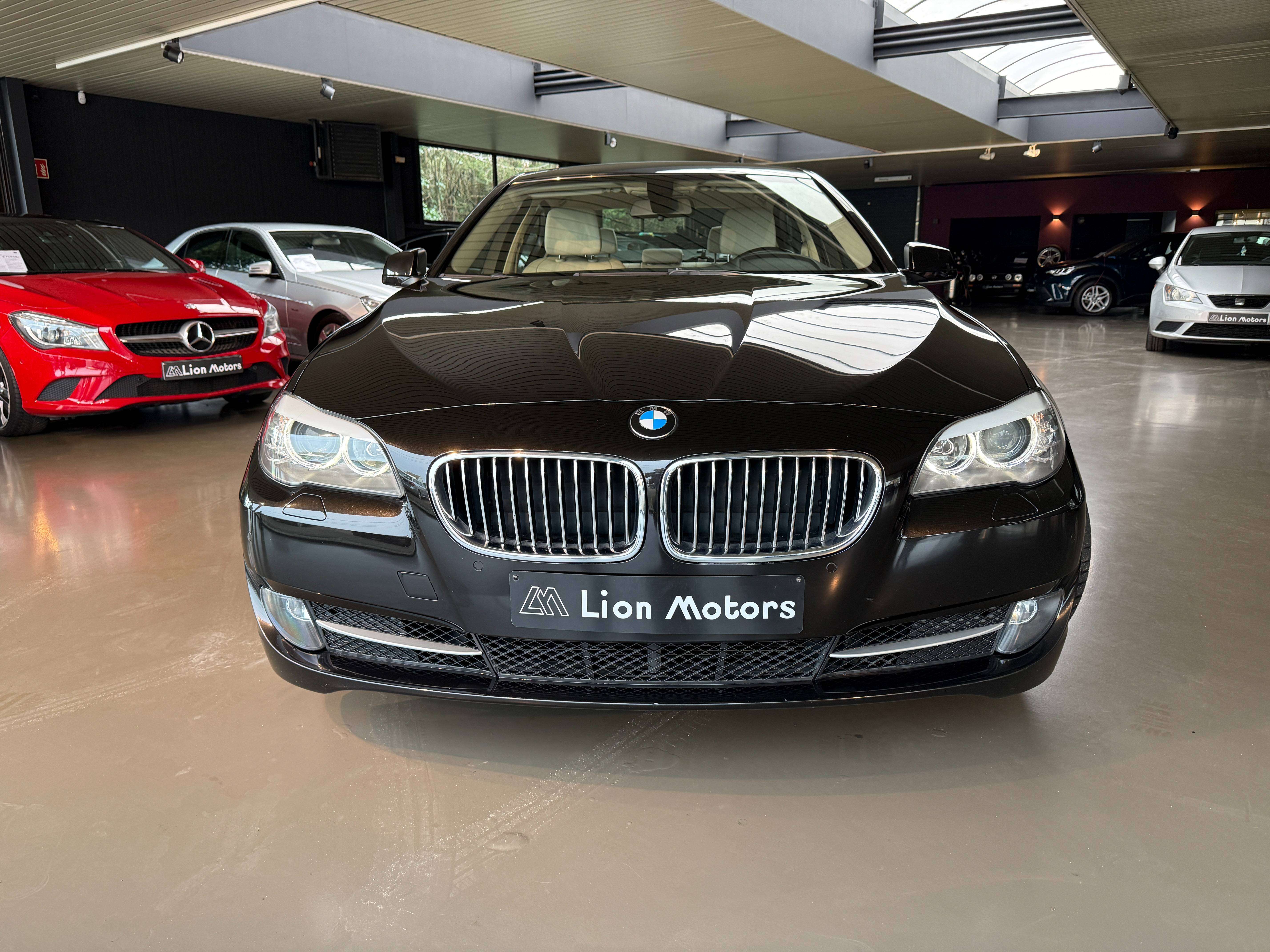 BMW 520 dA BERLINE DIVIDUAL KLEUR EN VELGEN* 1STE EIGENAAR