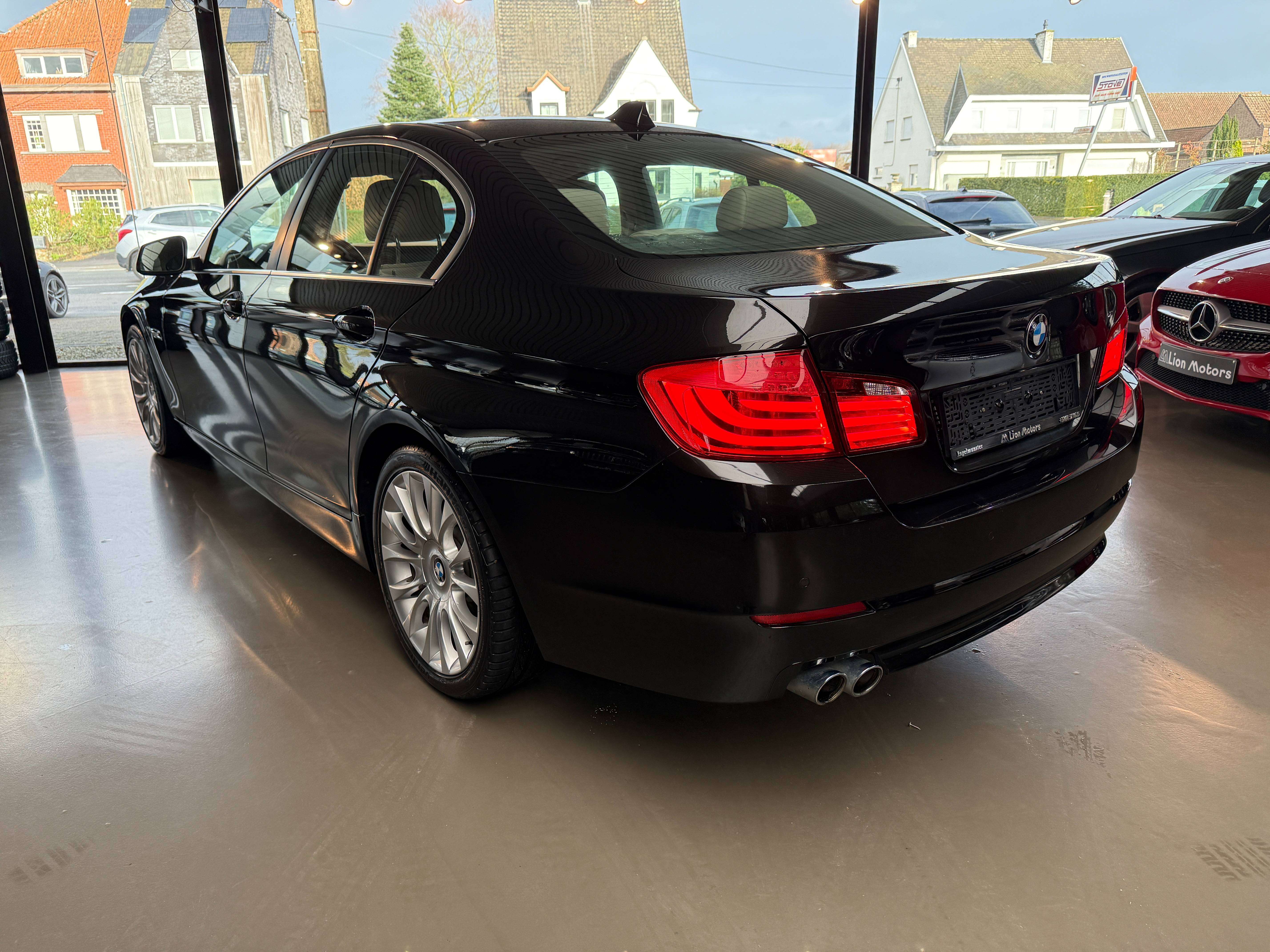 BMW 520 dA BERLINE DIVIDUAL KLEUR EN VELGEN* 1STE EIGENAAR