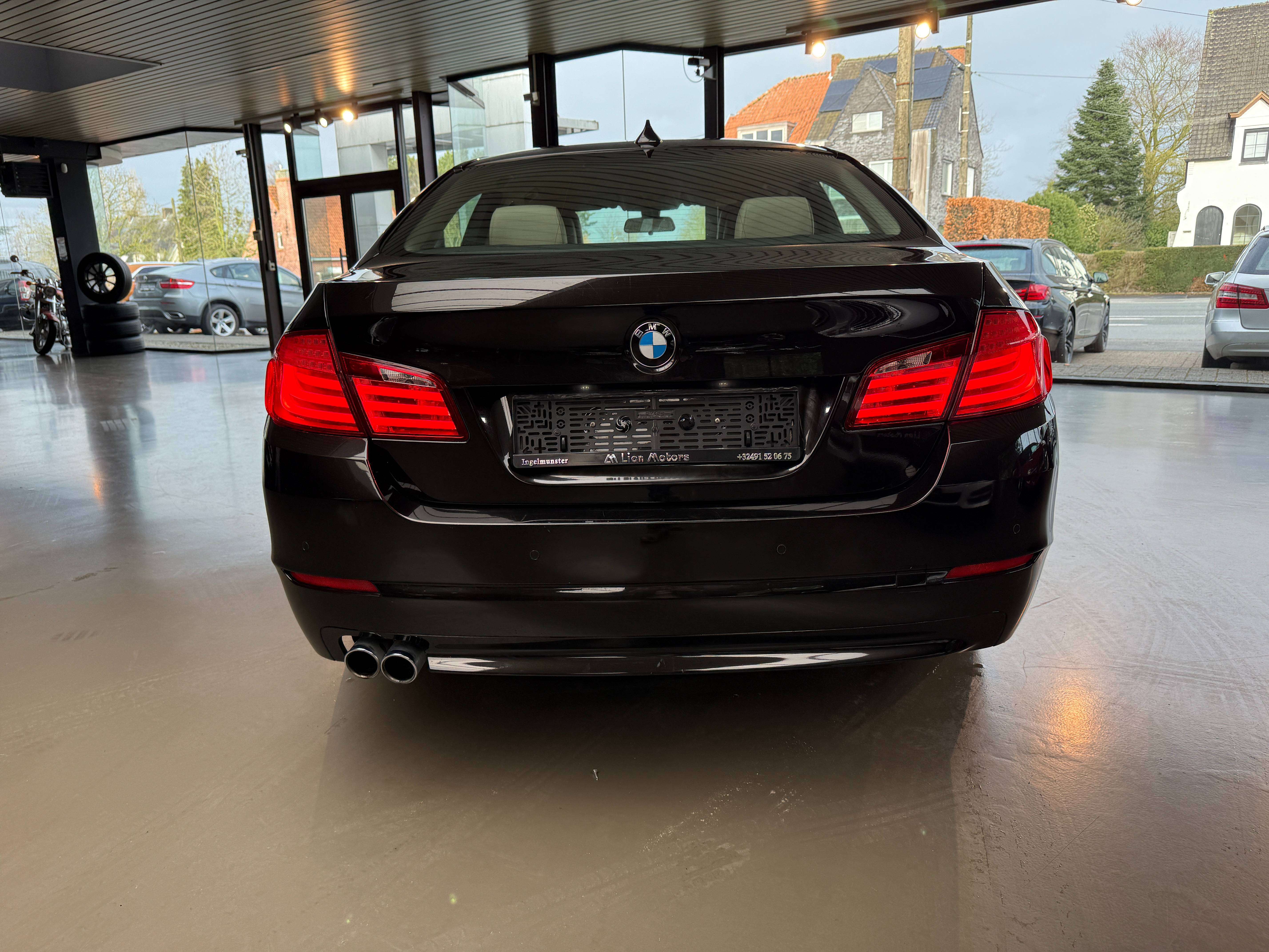BMW 520 dA BERLINE DIVIDUAL KLEUR EN VELGEN* 1STE EIGENAAR