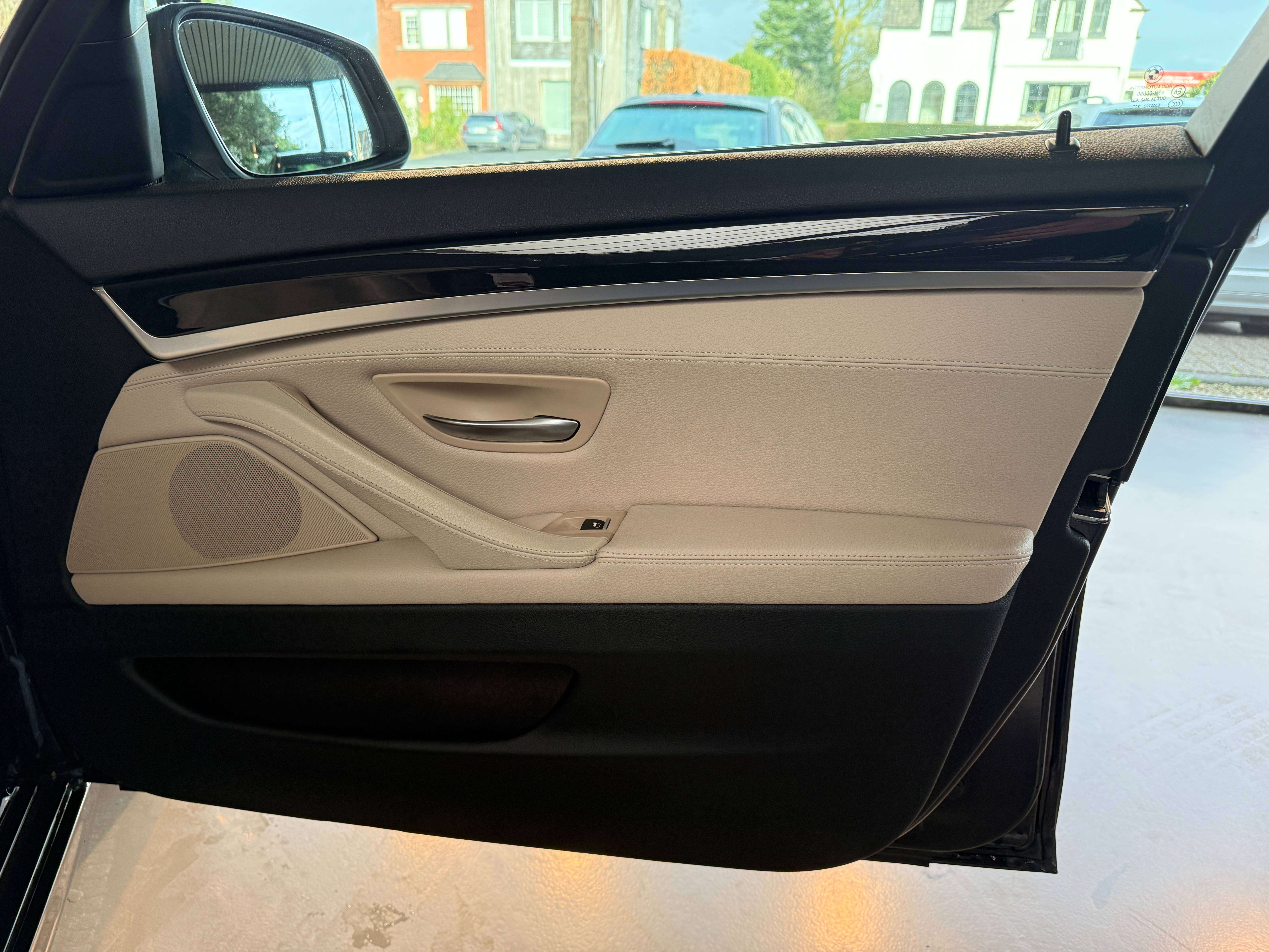 BMW 520 dA BERLINE DIVIDUAL KLEUR EN VELGEN* 1STE EIGENAAR