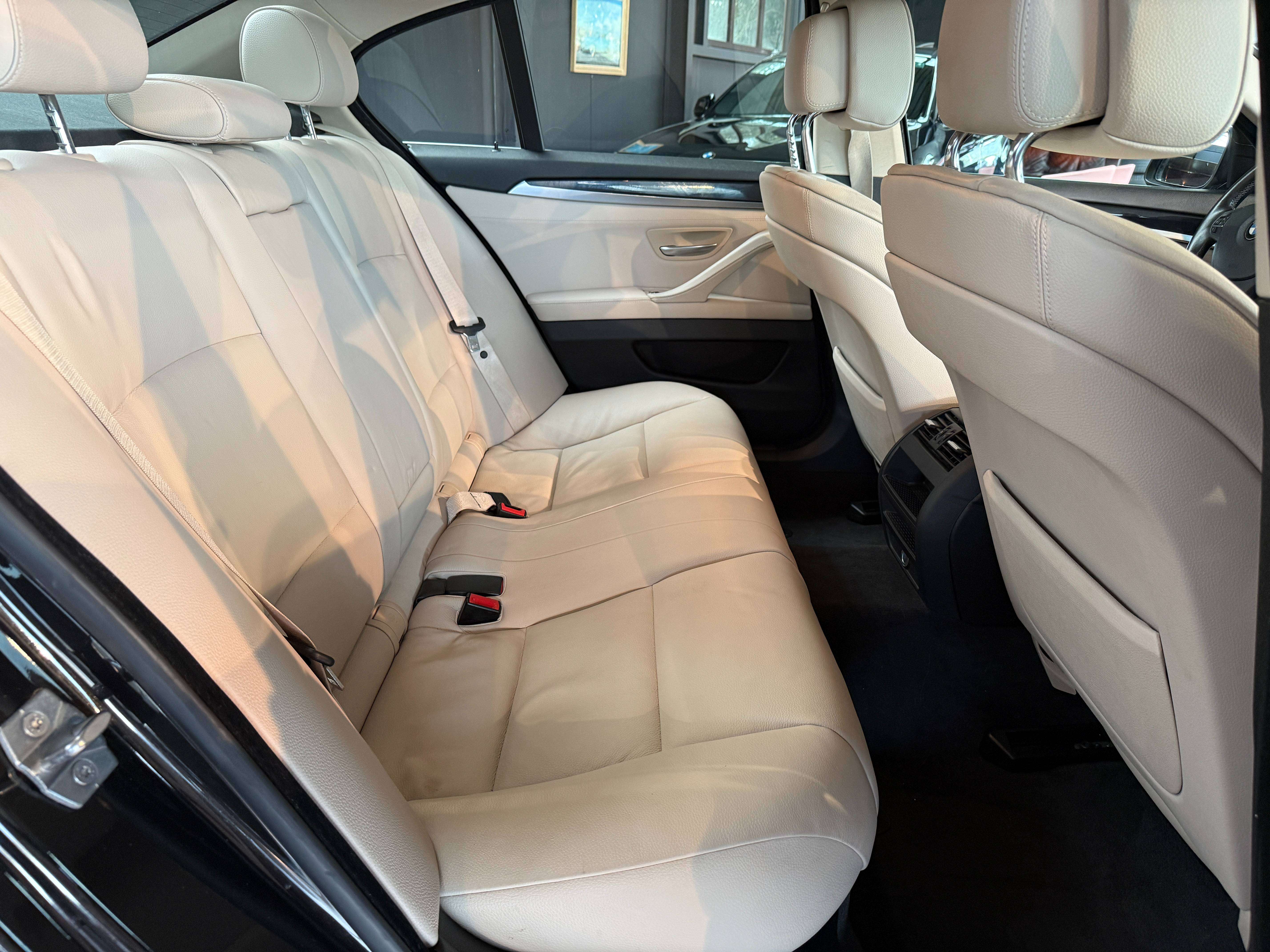 BMW 520 dA BERLINE DIVIDUAL KLEUR EN VELGEN* 1STE EIGENAAR