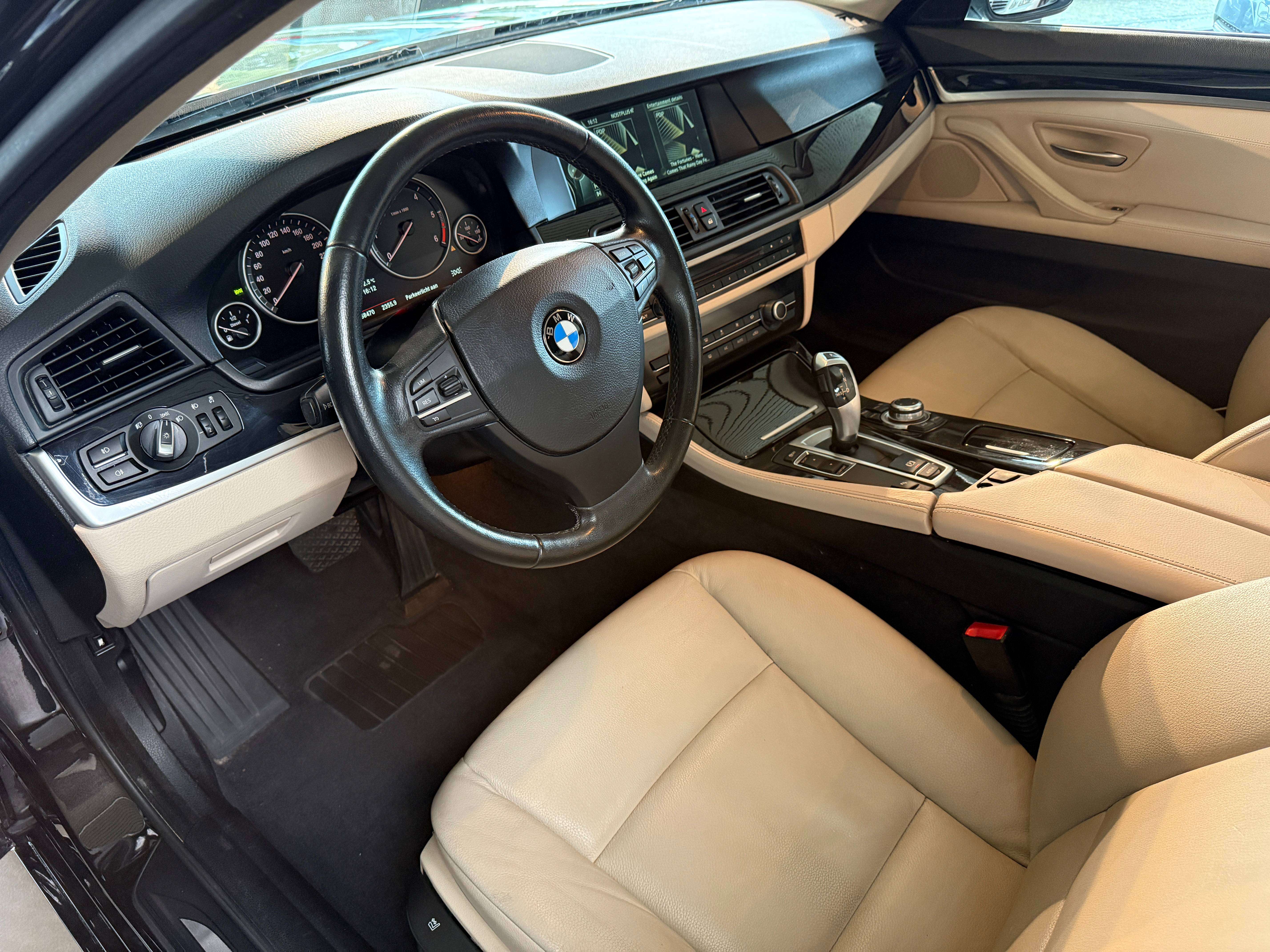 BMW 520 dA BERLINE DIVIDUAL KLEUR EN VELGEN* 1STE EIGENAAR