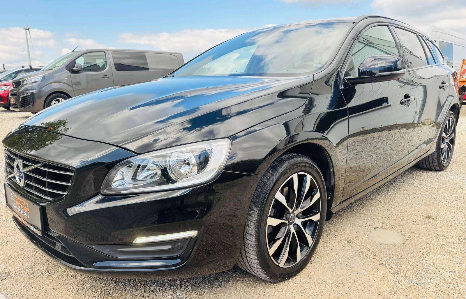 Volvo V60 V60 2.0 D2 Eco Momentum euro6B Garantie 12 mois