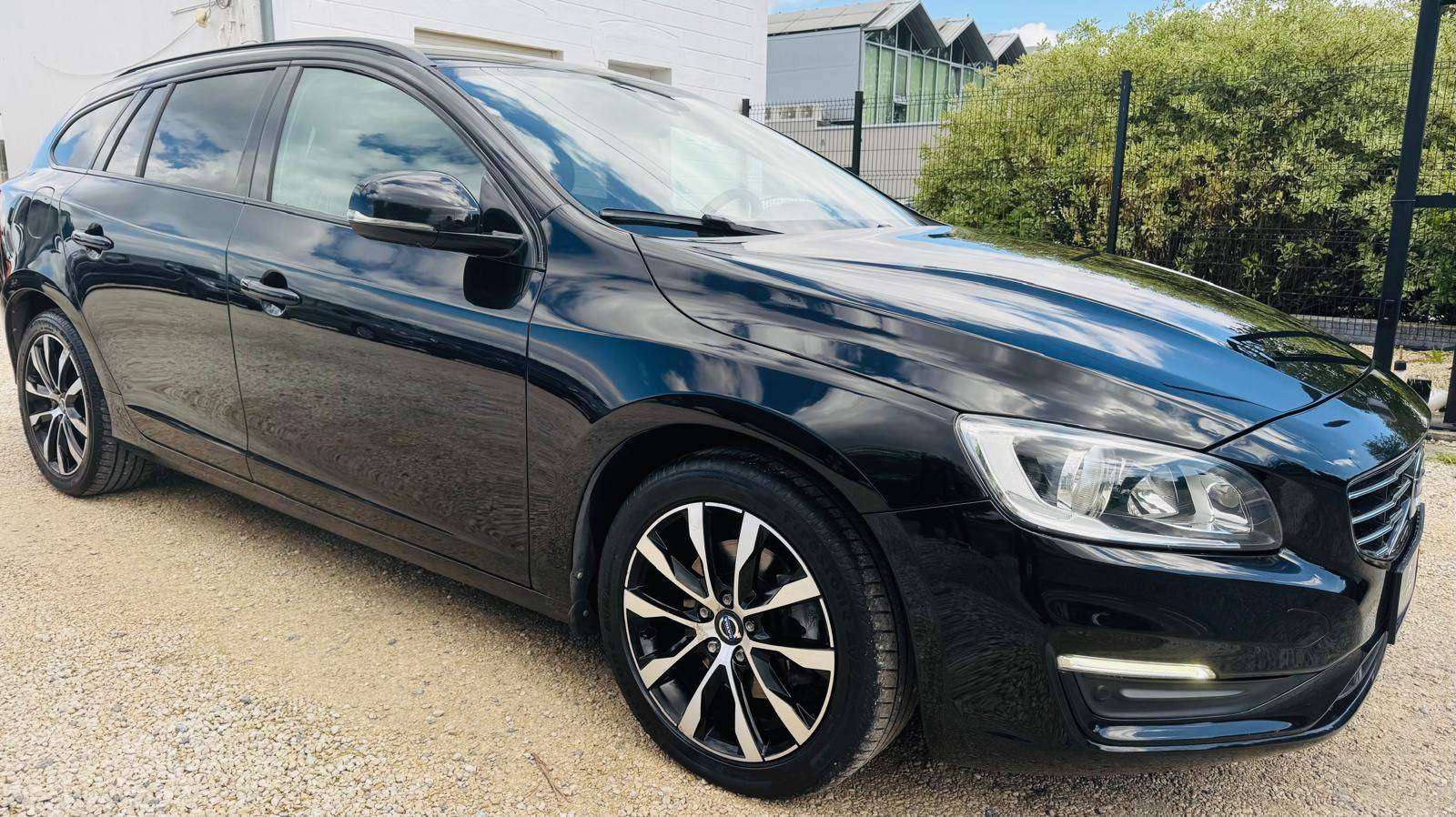 Volvo V60 V60 2.0 D2 Eco Momentum euro6B Garantie 12 mois