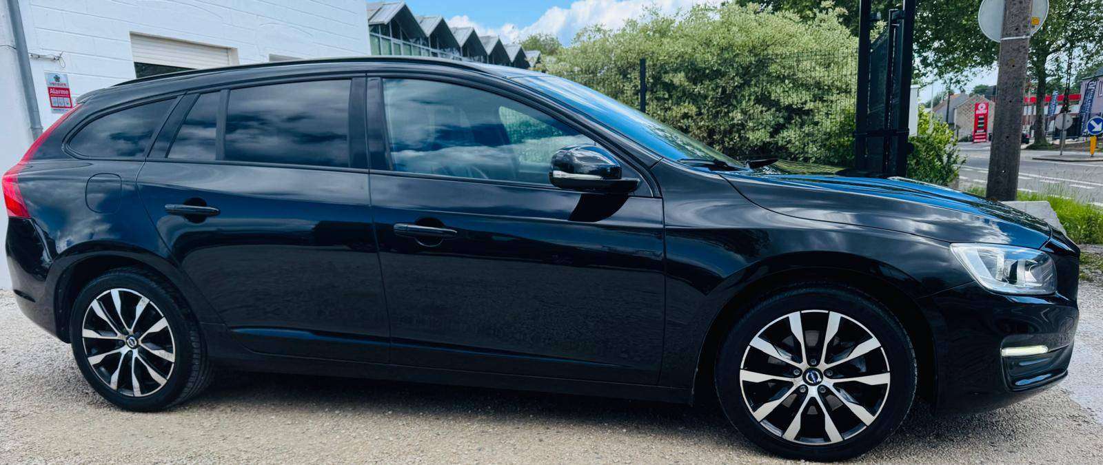 Volvo V60 V60 2.0 D2 Eco Momentum euro6B Garantie 12 mois