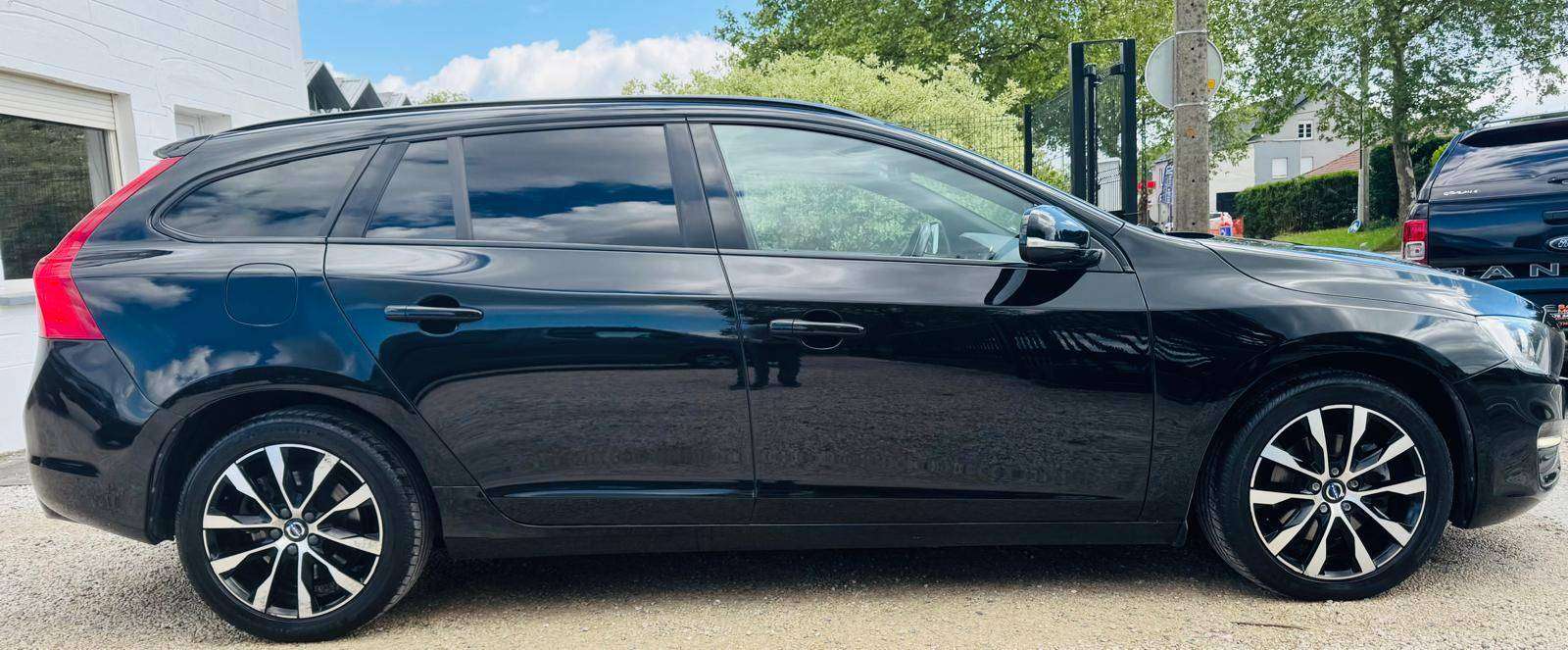 Volvo V60 V60 2.0 D2 Eco Momentum euro6B Garantie 12 mois