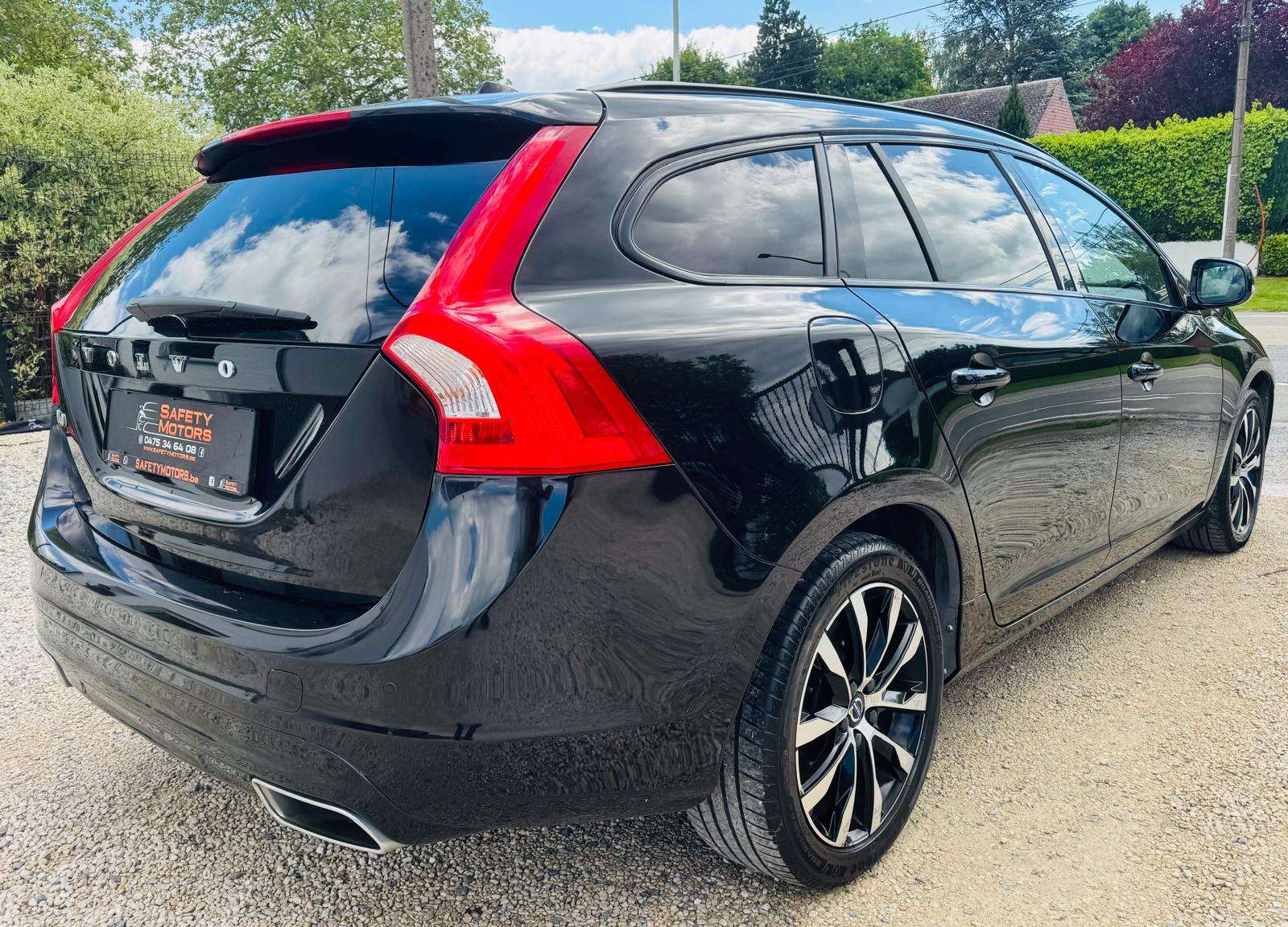 Volvo V60 V60 2.0 D2 Eco Momentum euro6B Garantie 12 mois