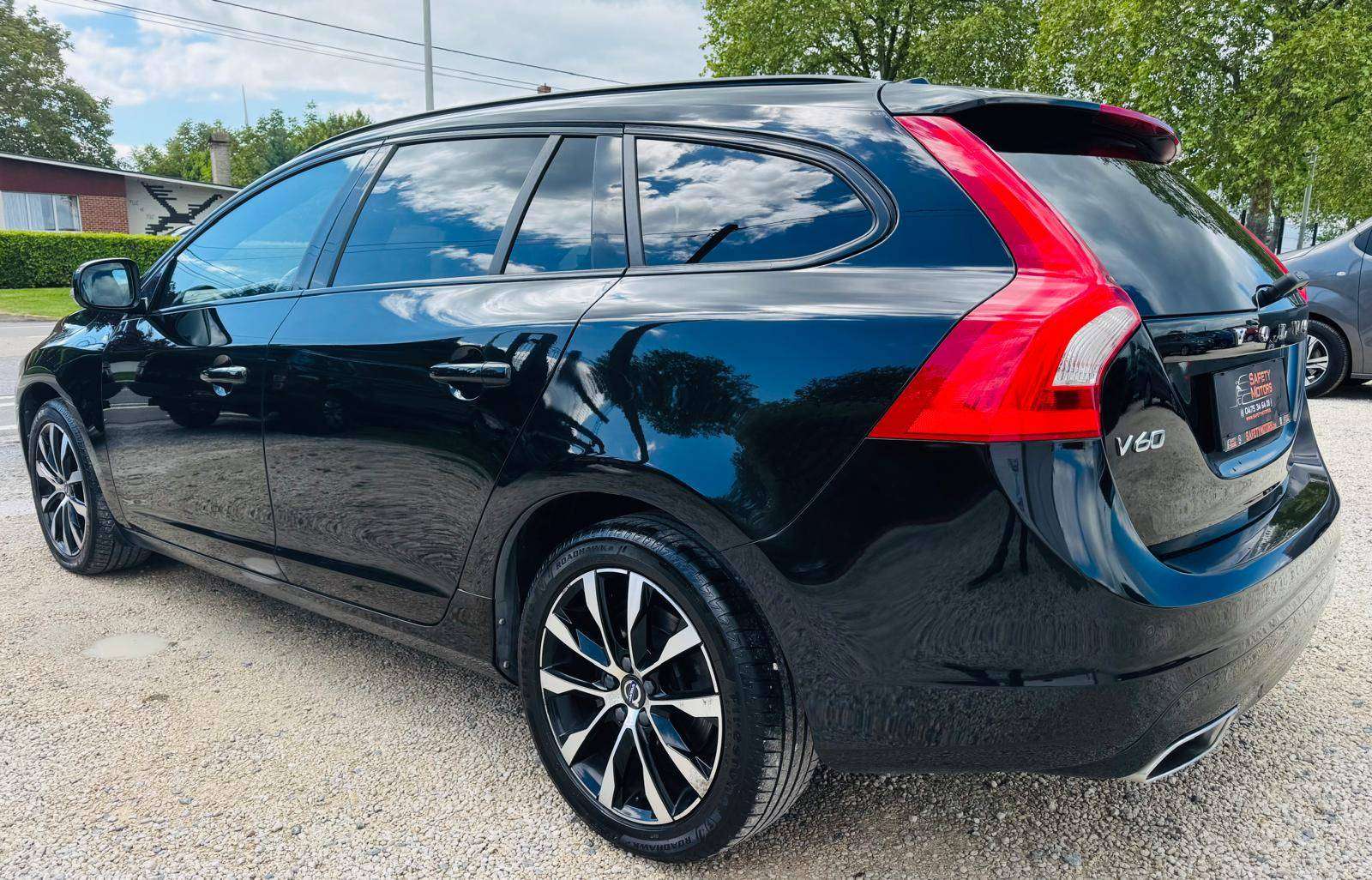 Volvo V60 V60 2.0 D2 Eco Momentum euro6B Garantie 12 mois