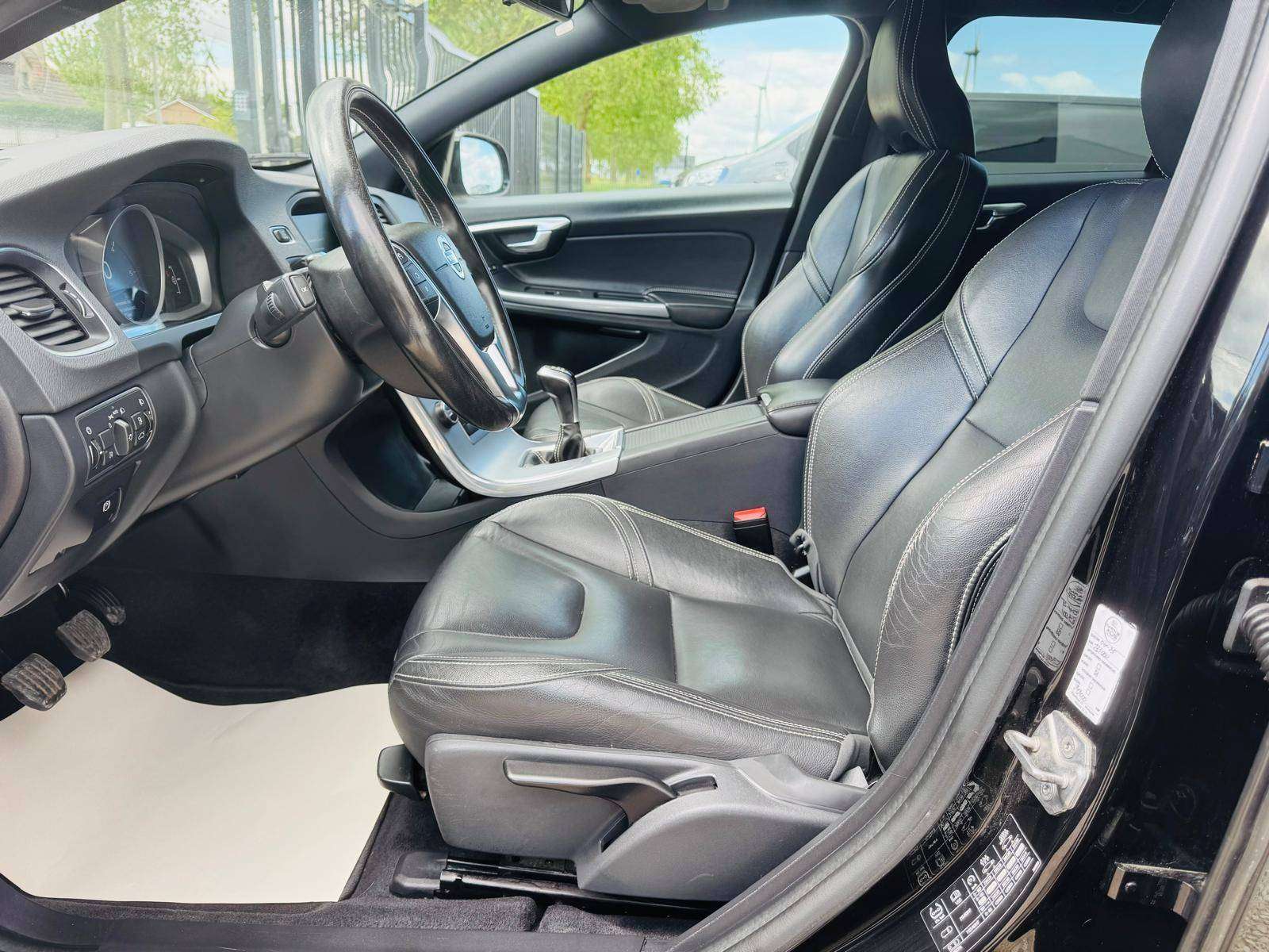 Volvo V60 V60 2.0 D2 Eco Momentum euro6B Garantie 12 mois