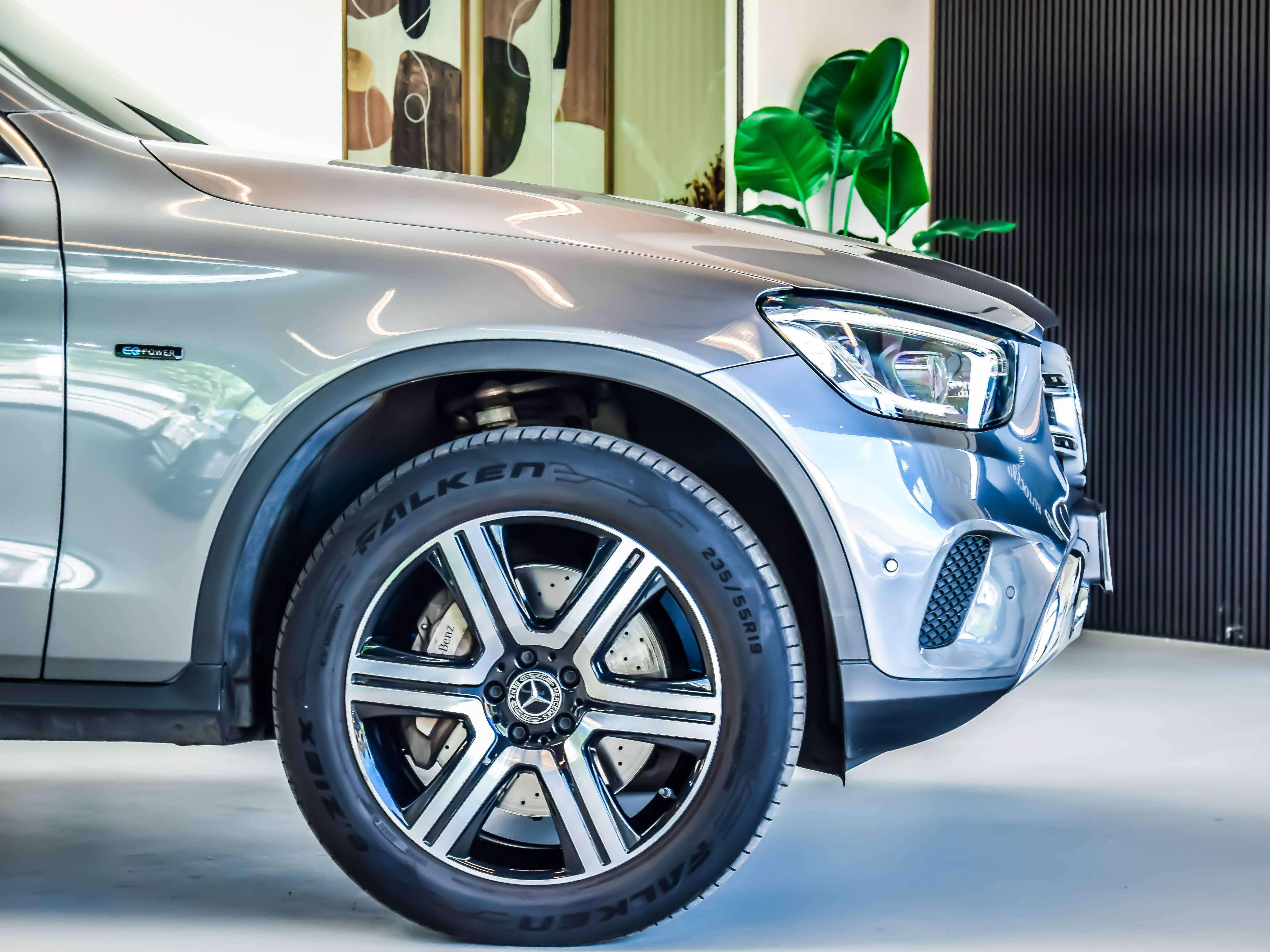 Mercedes-Benz GLC 300 e 4-Matic PHEV AMG int. 06/2020 - Full Option!!