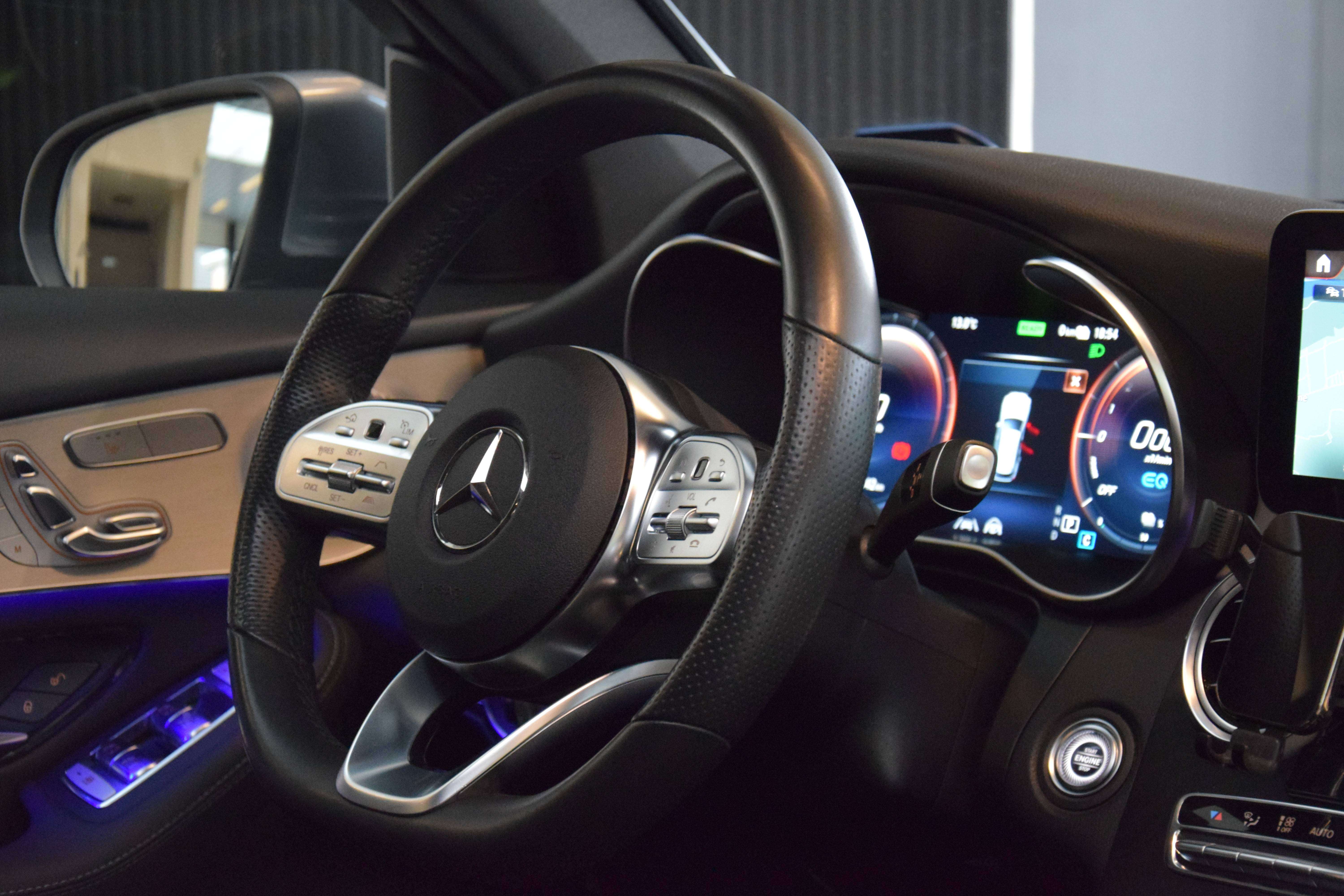 Mercedes-Benz GLC 300 e 4-Matic PHEV AMG int. 06/2020 - Full Option!!