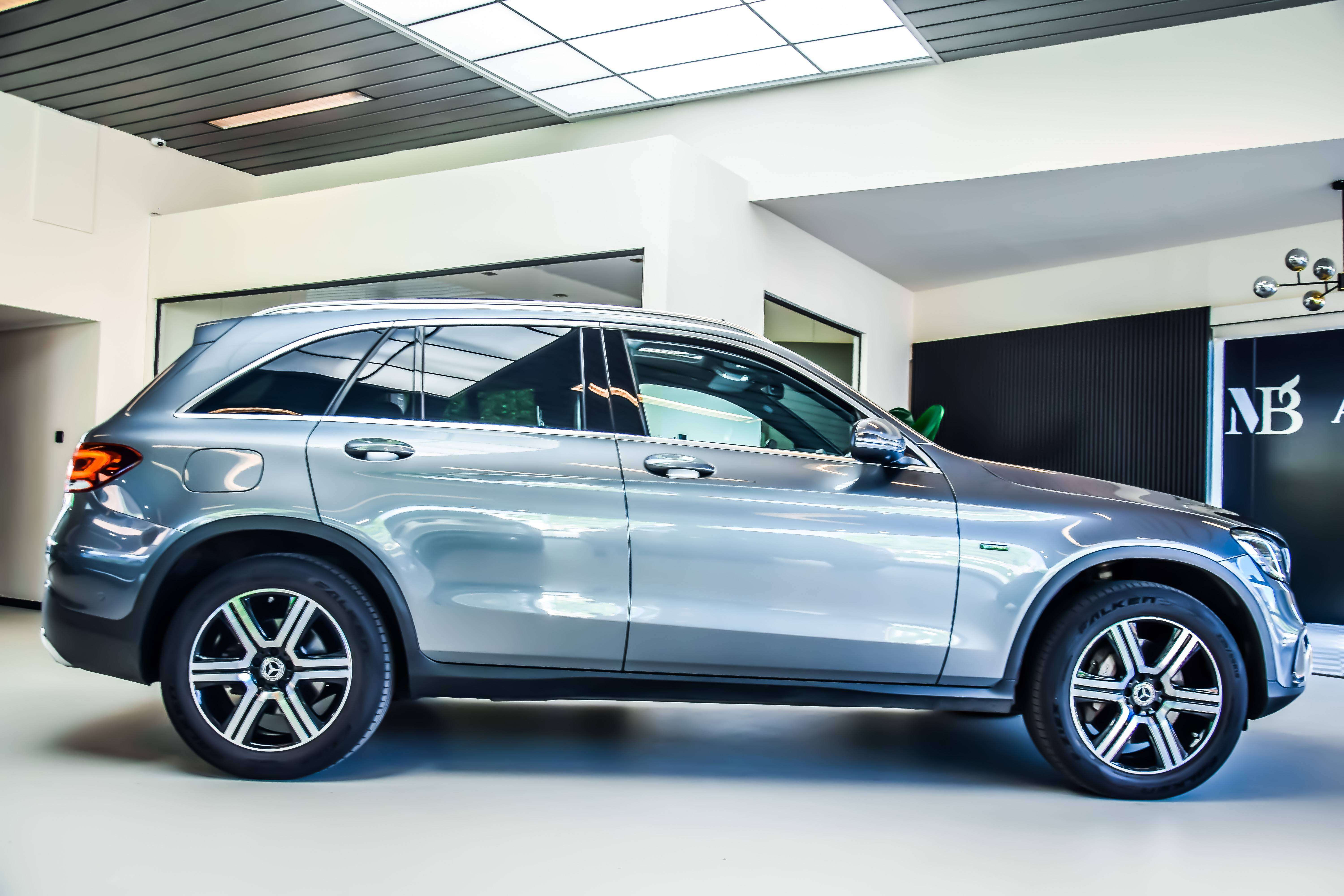 Mercedes-Benz GLC 300 e 4-Matic PHEV AMG int. 06/2020 - Full Option!!