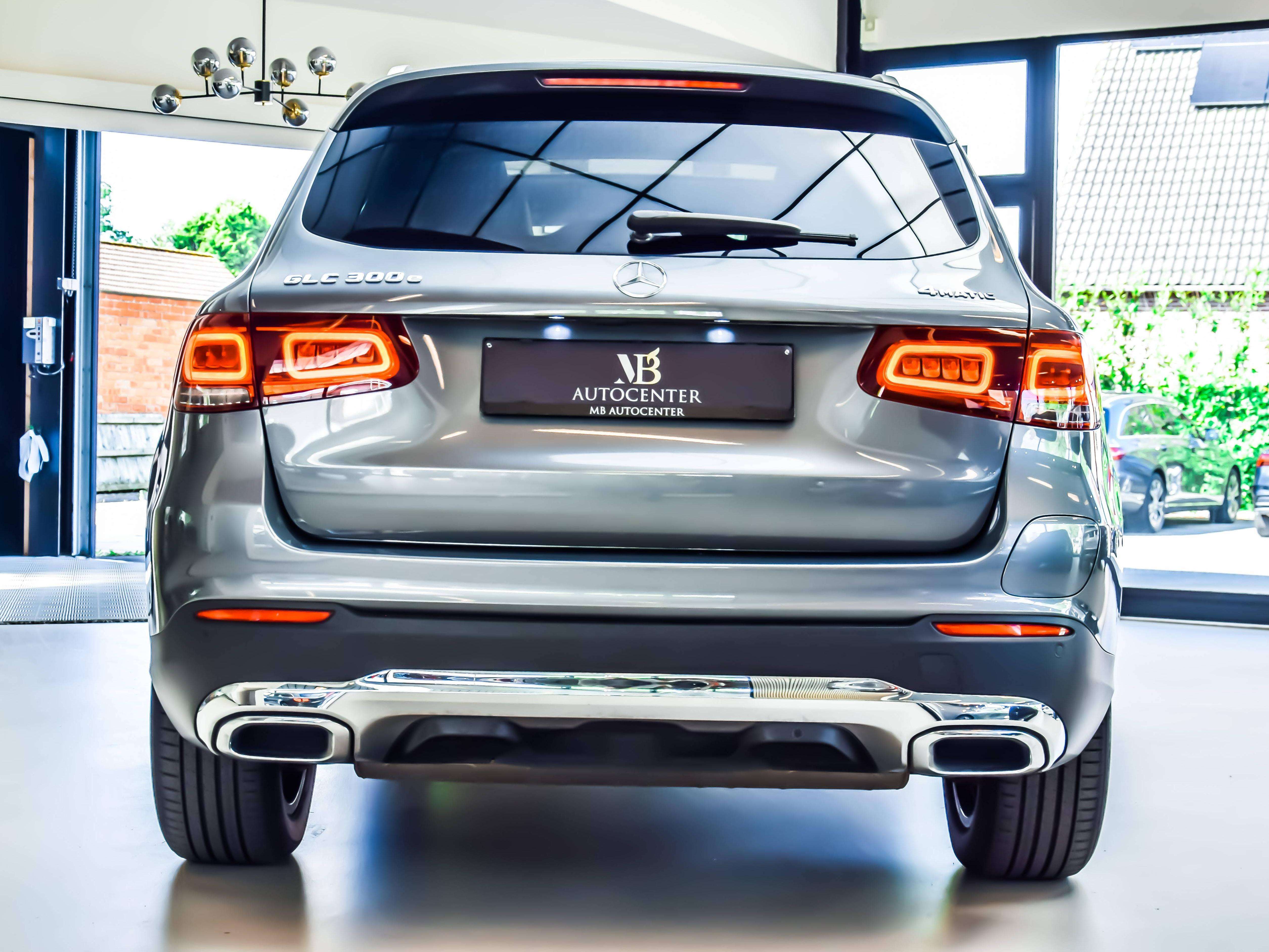 Mercedes-Benz GLC 300 e 4-Matic PHEV AMG int. 06/2020 - Full Option!!