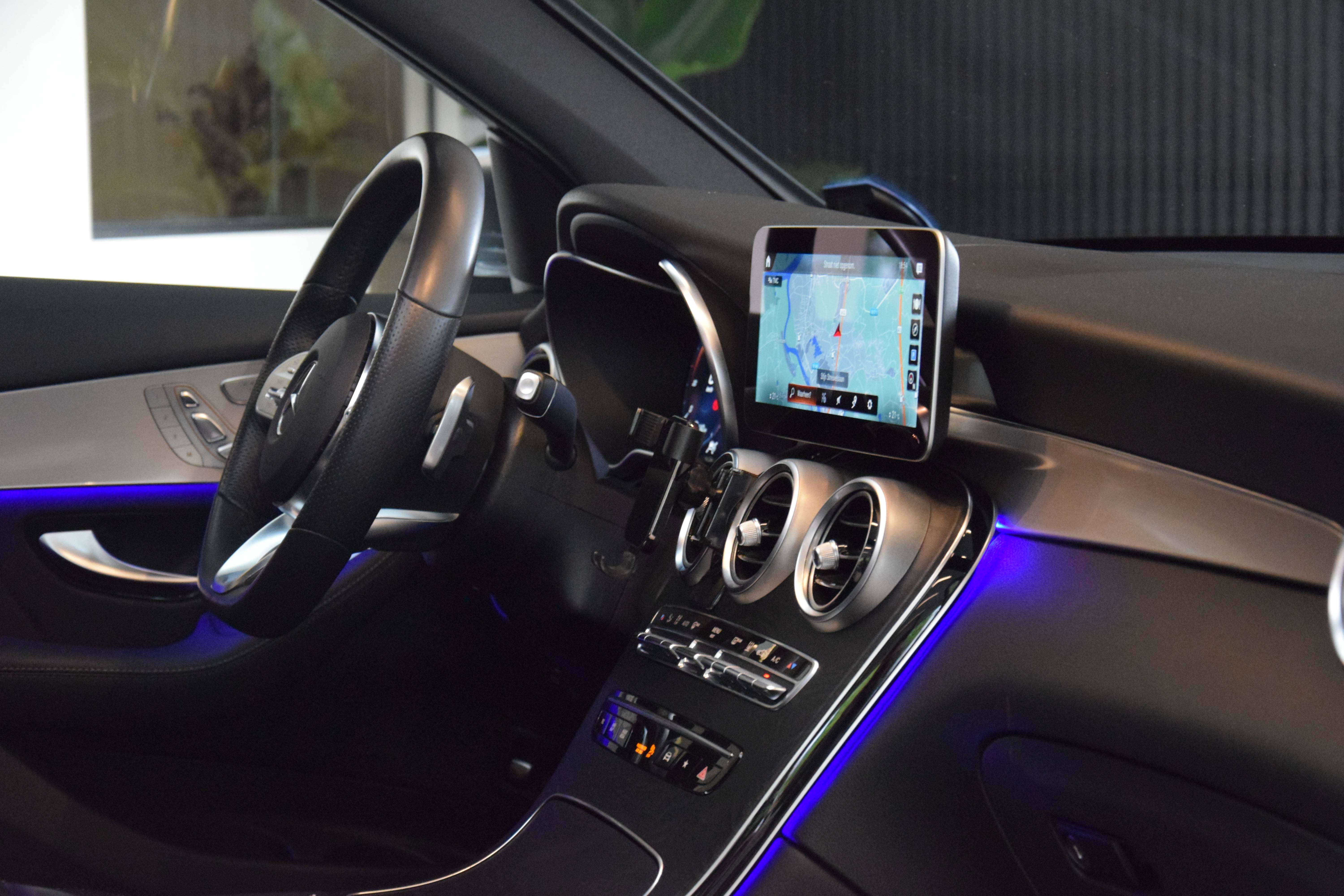 Mercedes-Benz GLC 300 e 4-Matic PHEV AMG int. 06/2020 - Full Option!!