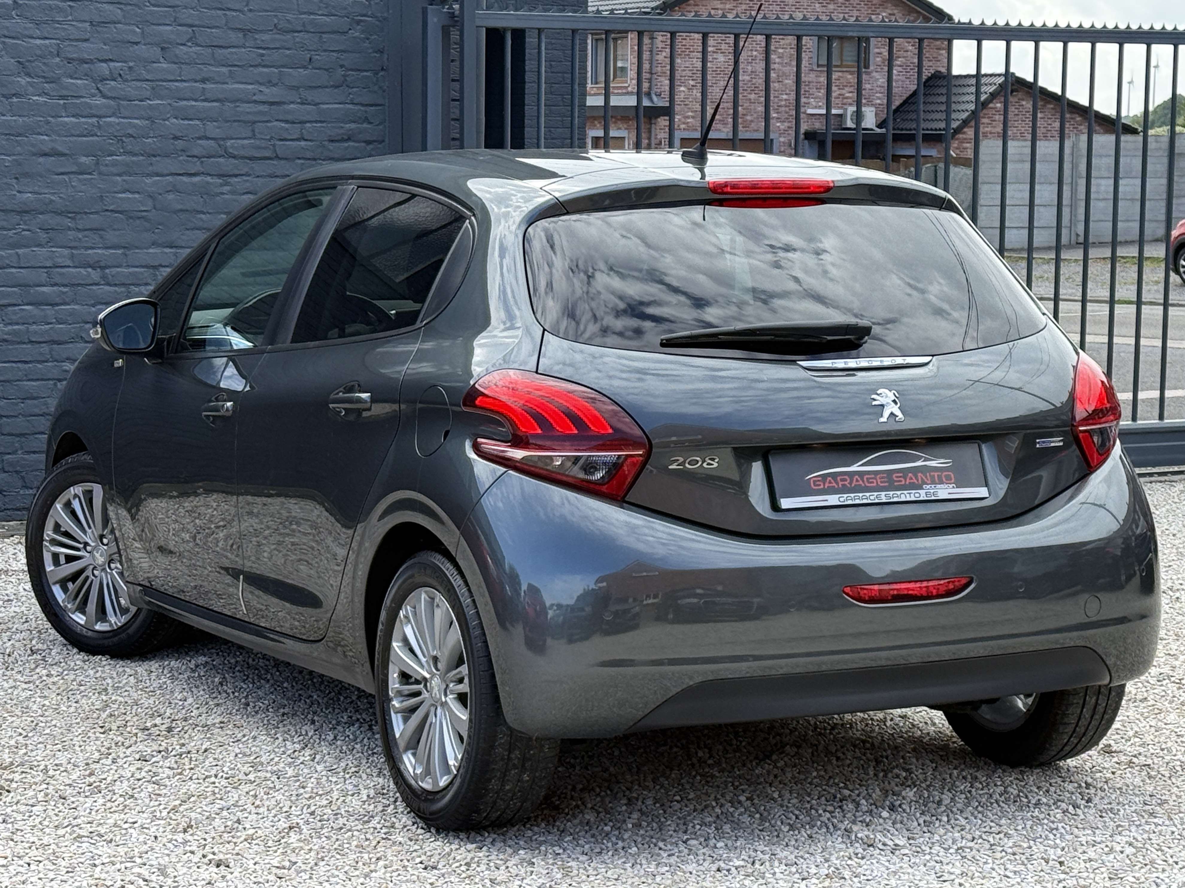 Peugeot 208 208 1.2i Style /CarPlay/Navi/Led/Garantie/