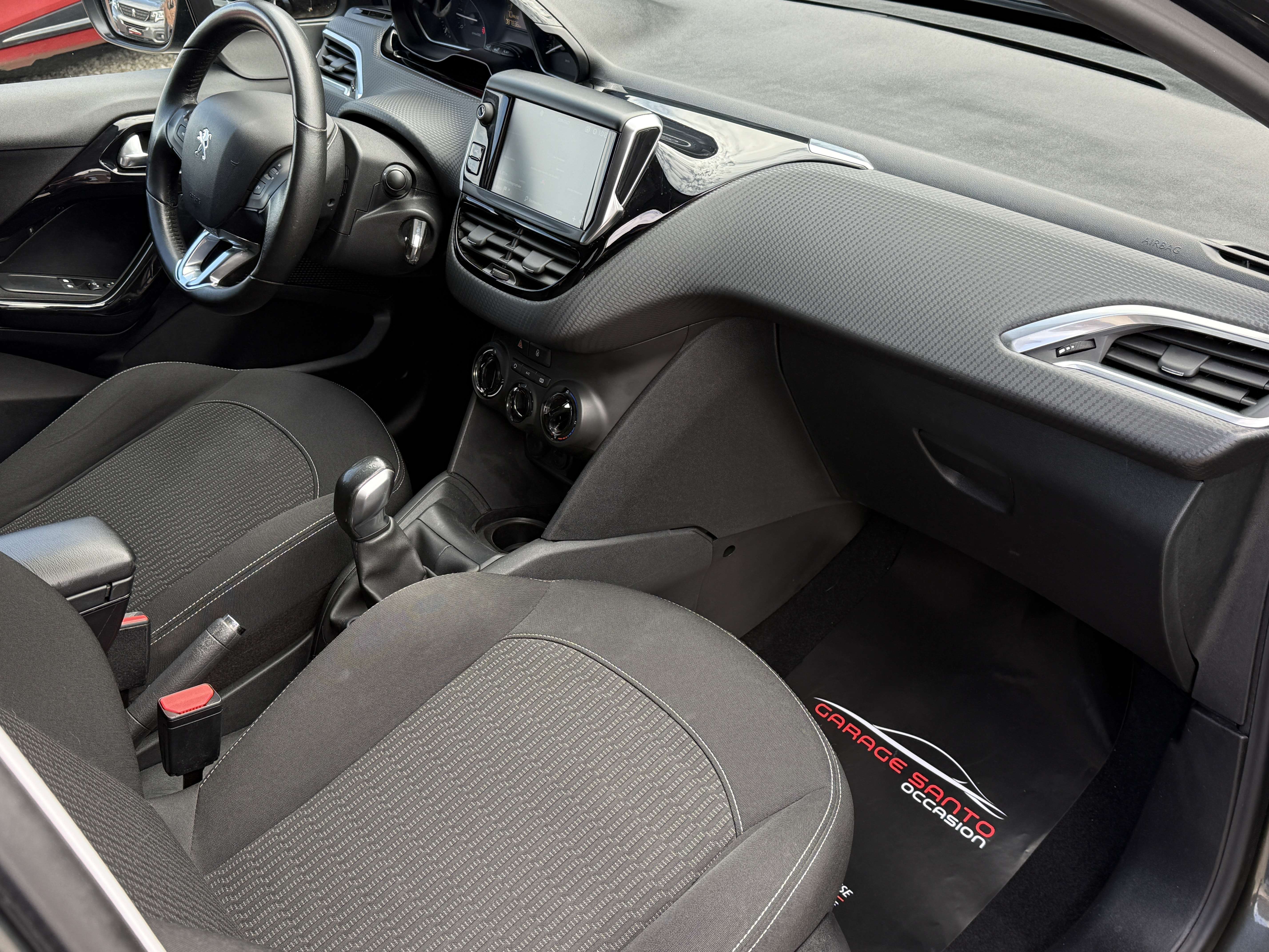 Peugeot 208 208 1.2i Style /CarPlay/Navi/Led/Garantie/