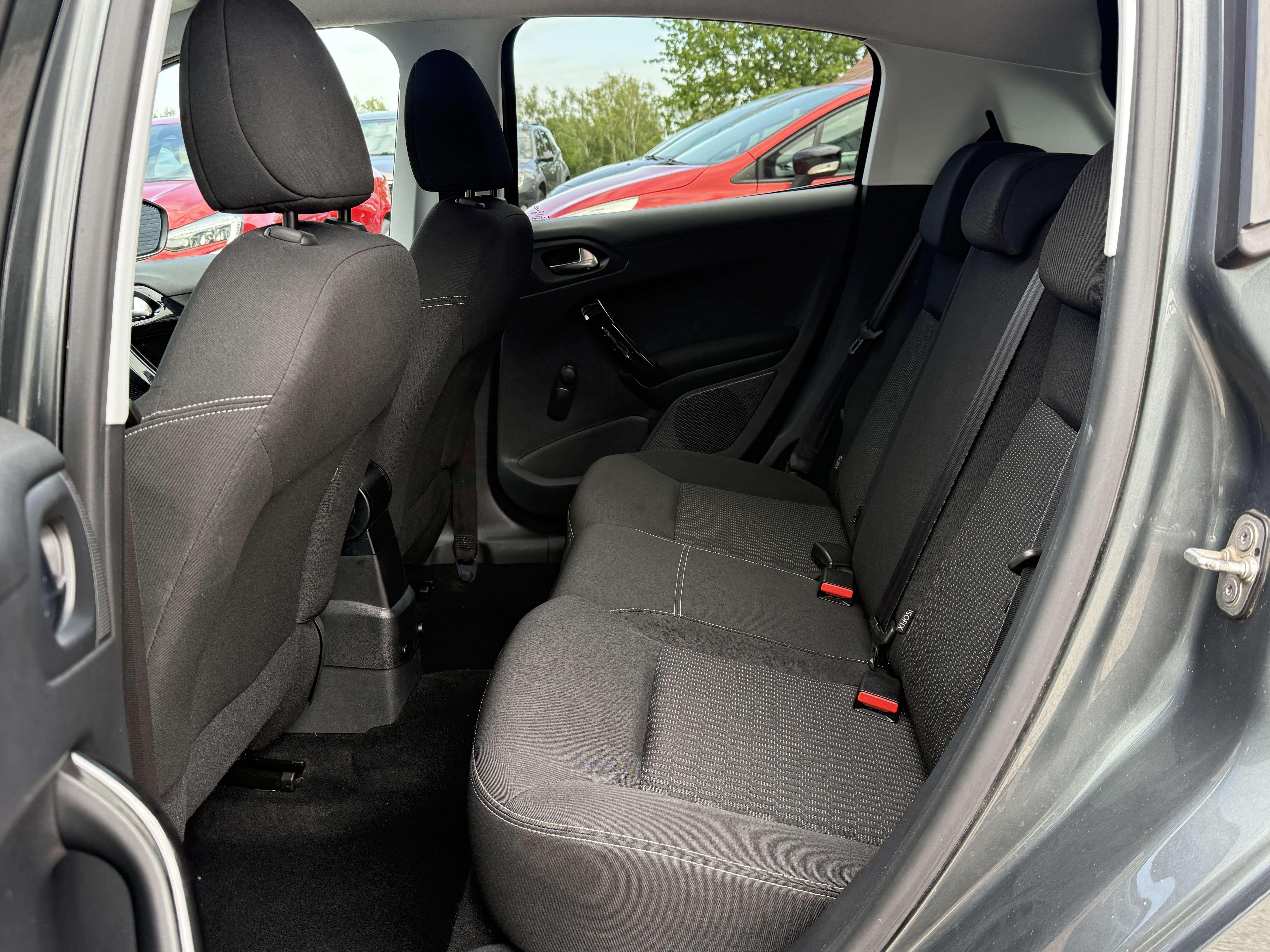 Peugeot 208 208 1.2i Style /CarPlay/Navi/Led/Garantie/