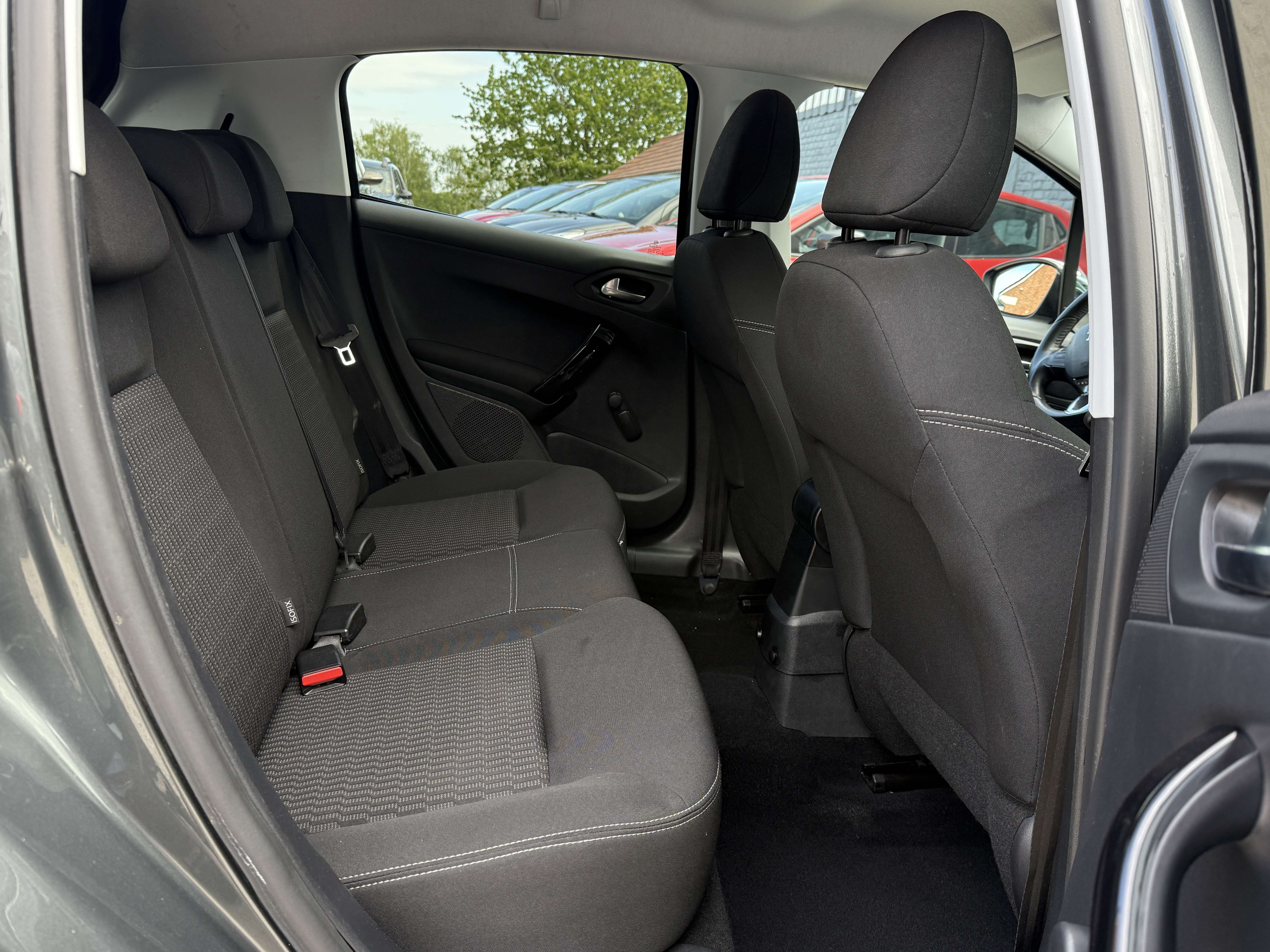 Peugeot 208 208 1.2i Style /CarPlay/Navi/Led/Garantie/