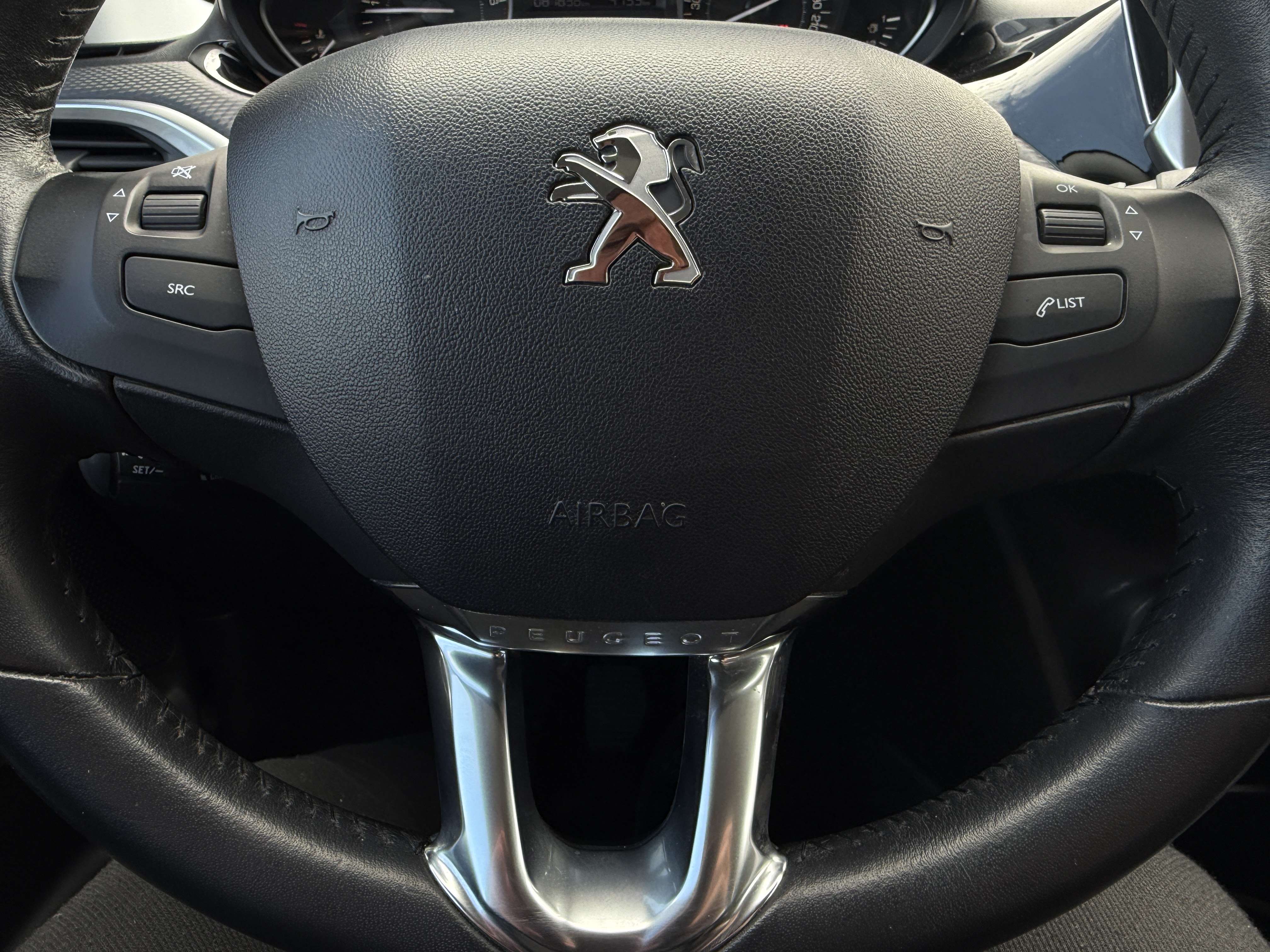 Peugeot 208 208 1.2i Style /CarPlay/Navi/Led/Garantie/