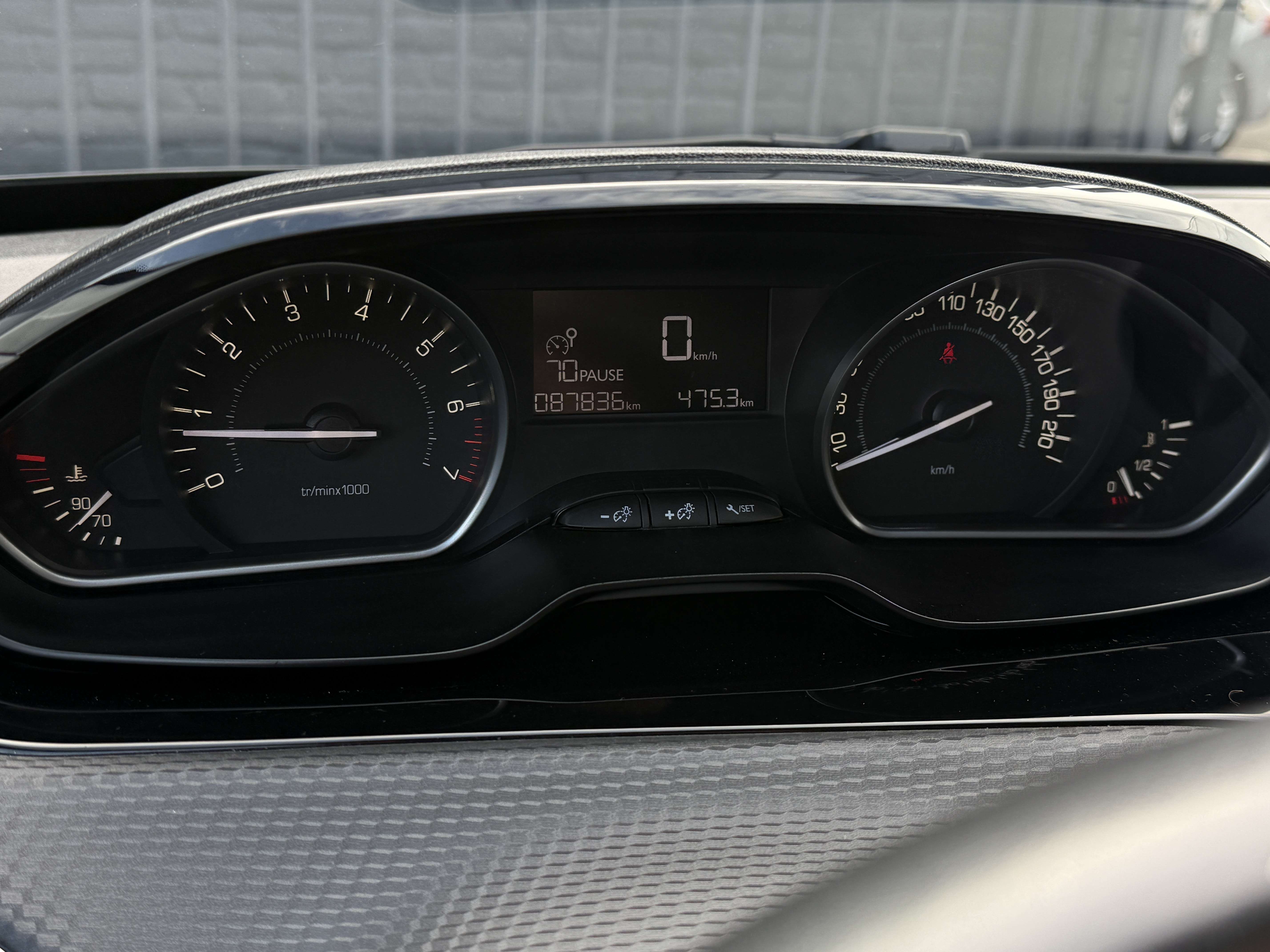 Peugeot 208 208 1.2i Style /CarPlay/Navi/Led/Garantie/