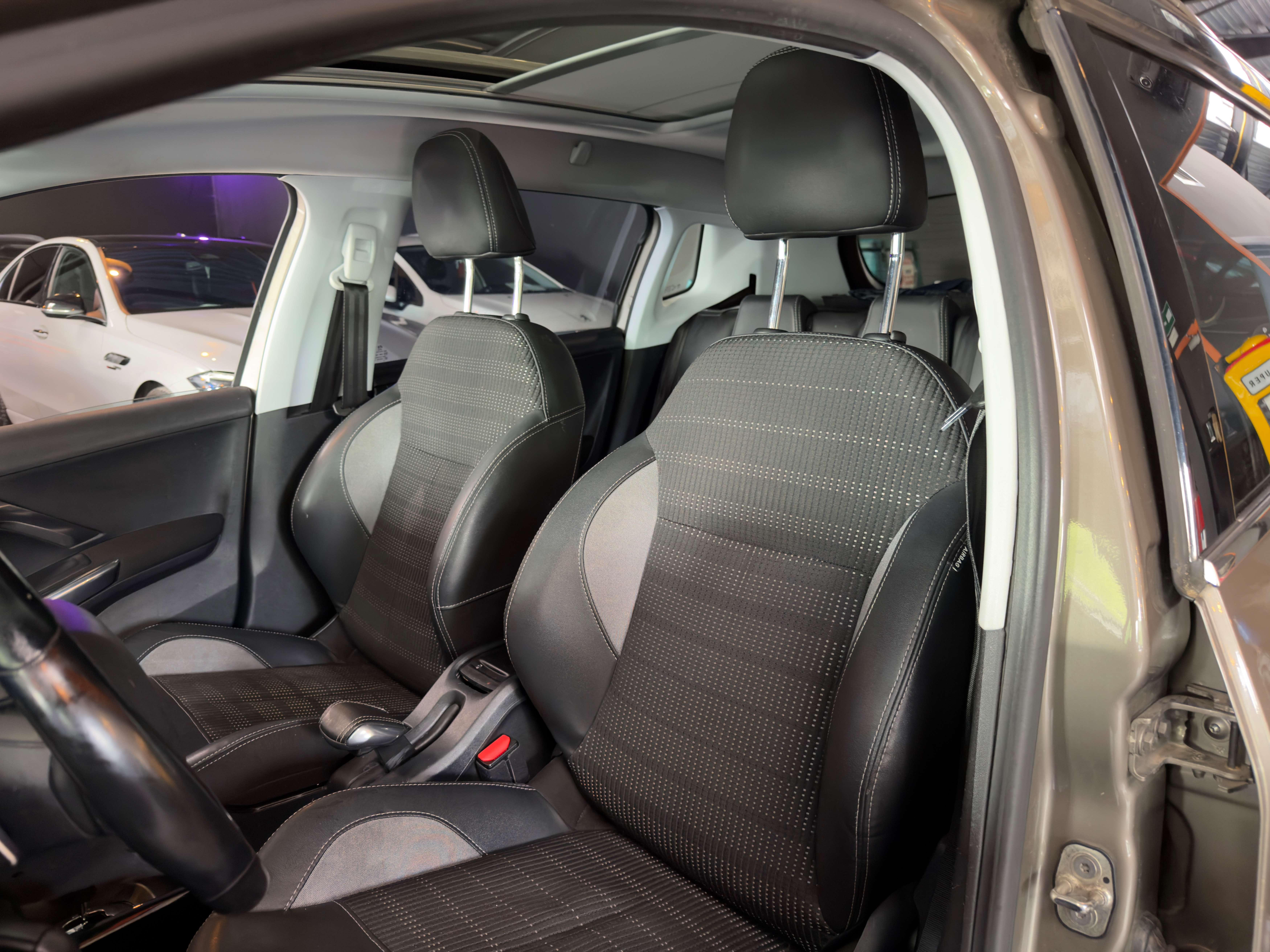 Peugeot 2008 2008 1.2  Allure S/12 mois de garantie