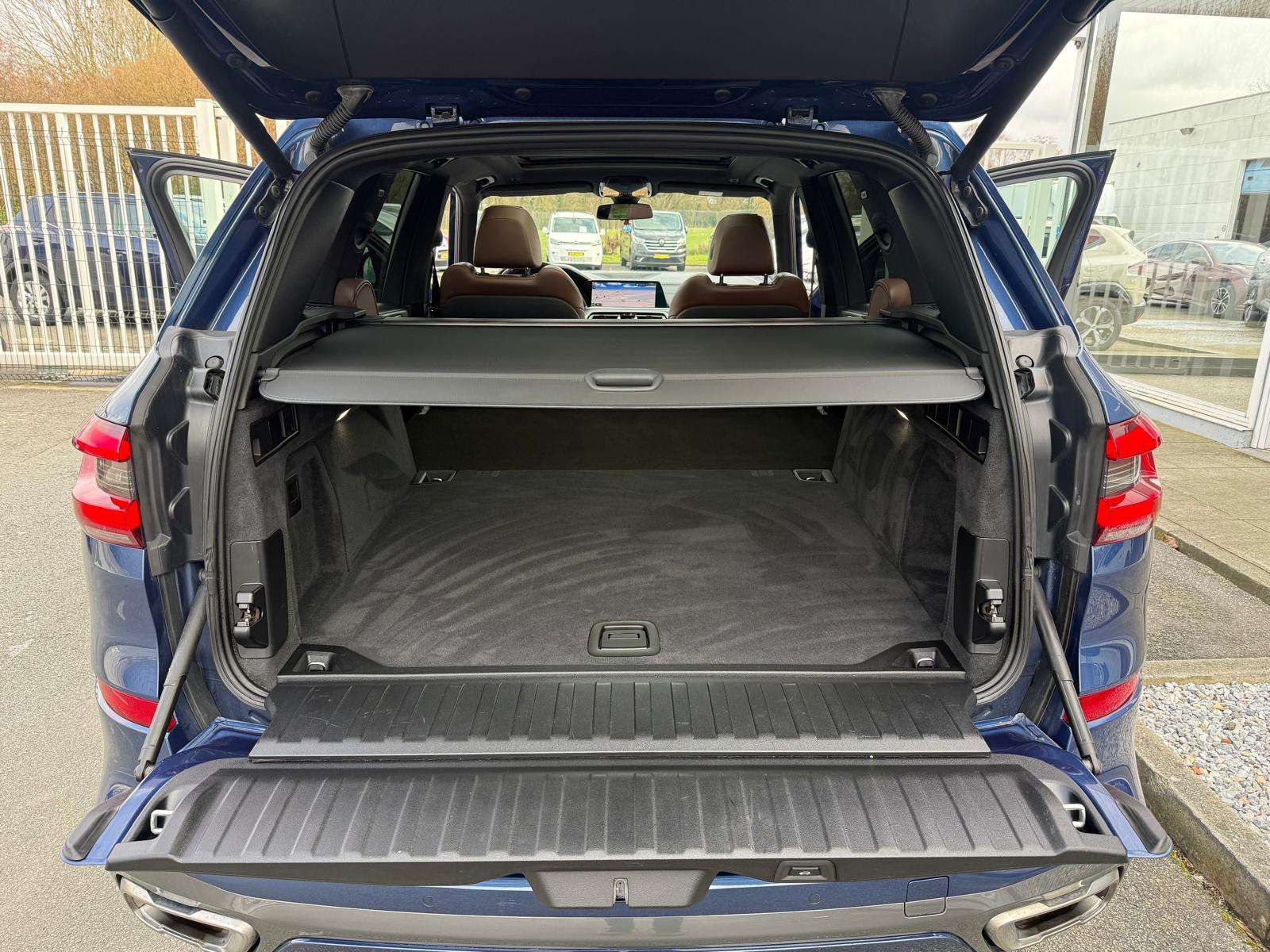 BMW X5 M M50 dAS UTULITAIRE CUIR HUD TOIT PANO AMBIANCE