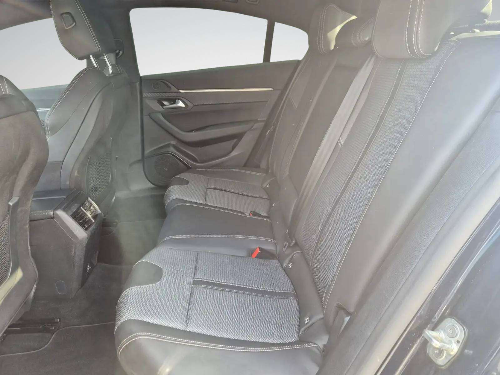 Peugeot 508 1.2i Allure//CARPLAY//CAMERA/GARANTIE 12 MOIS