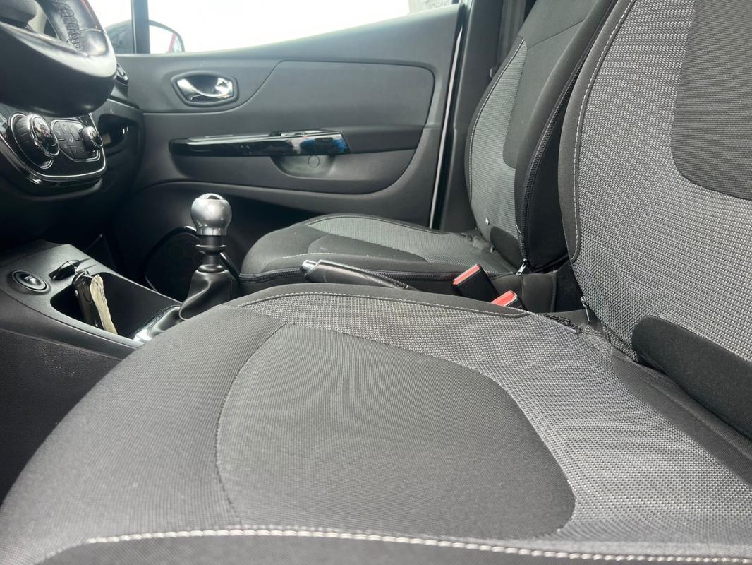 Renault Captur (2) 1.2 TCE 120 ENERGY INTENS SUV OK
