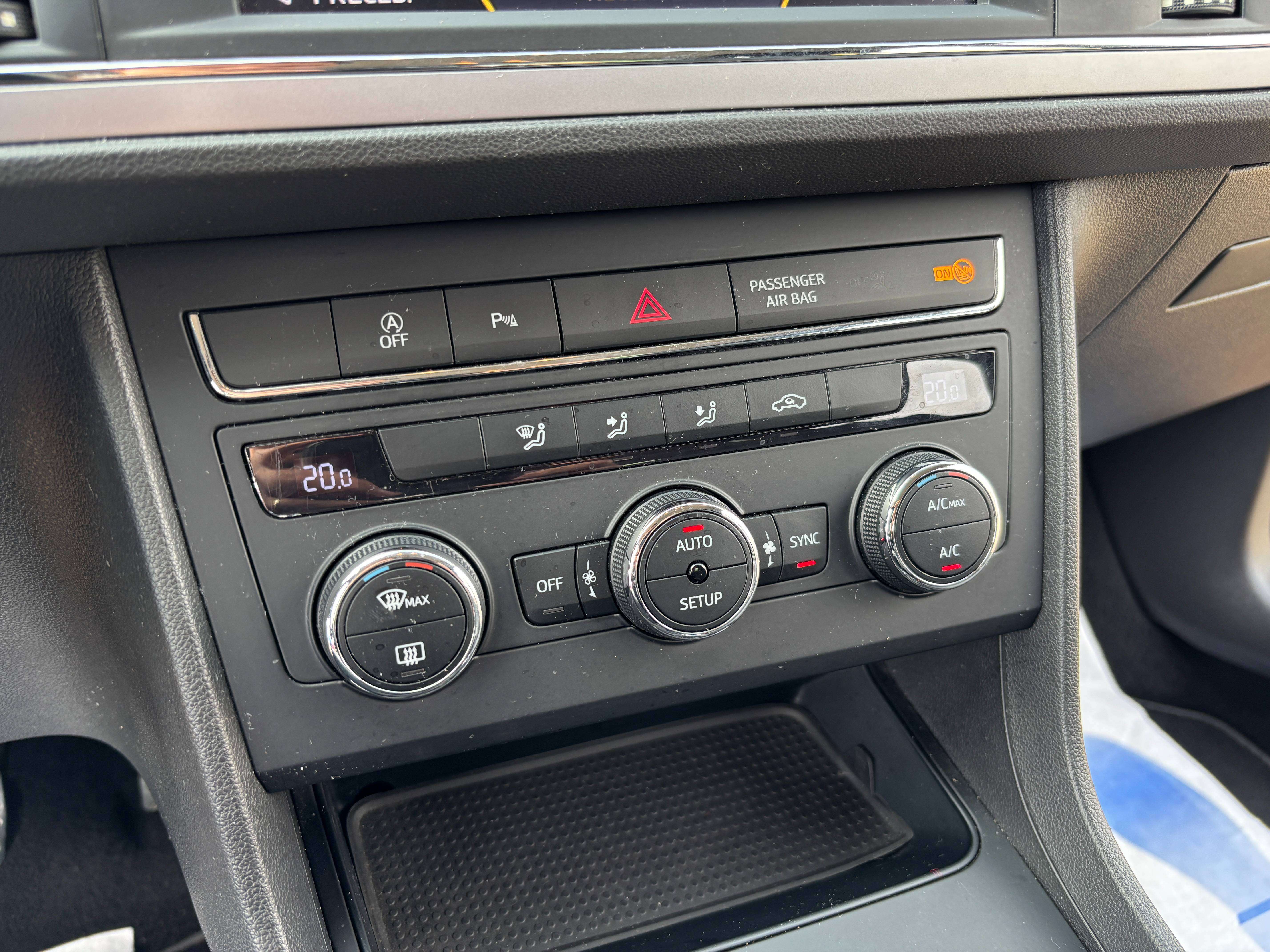 SEAT Leon 1.6 TDi *CARPLAY*CRUISE CONTROL*CAPTEUR AV+AR*GARANTIE*