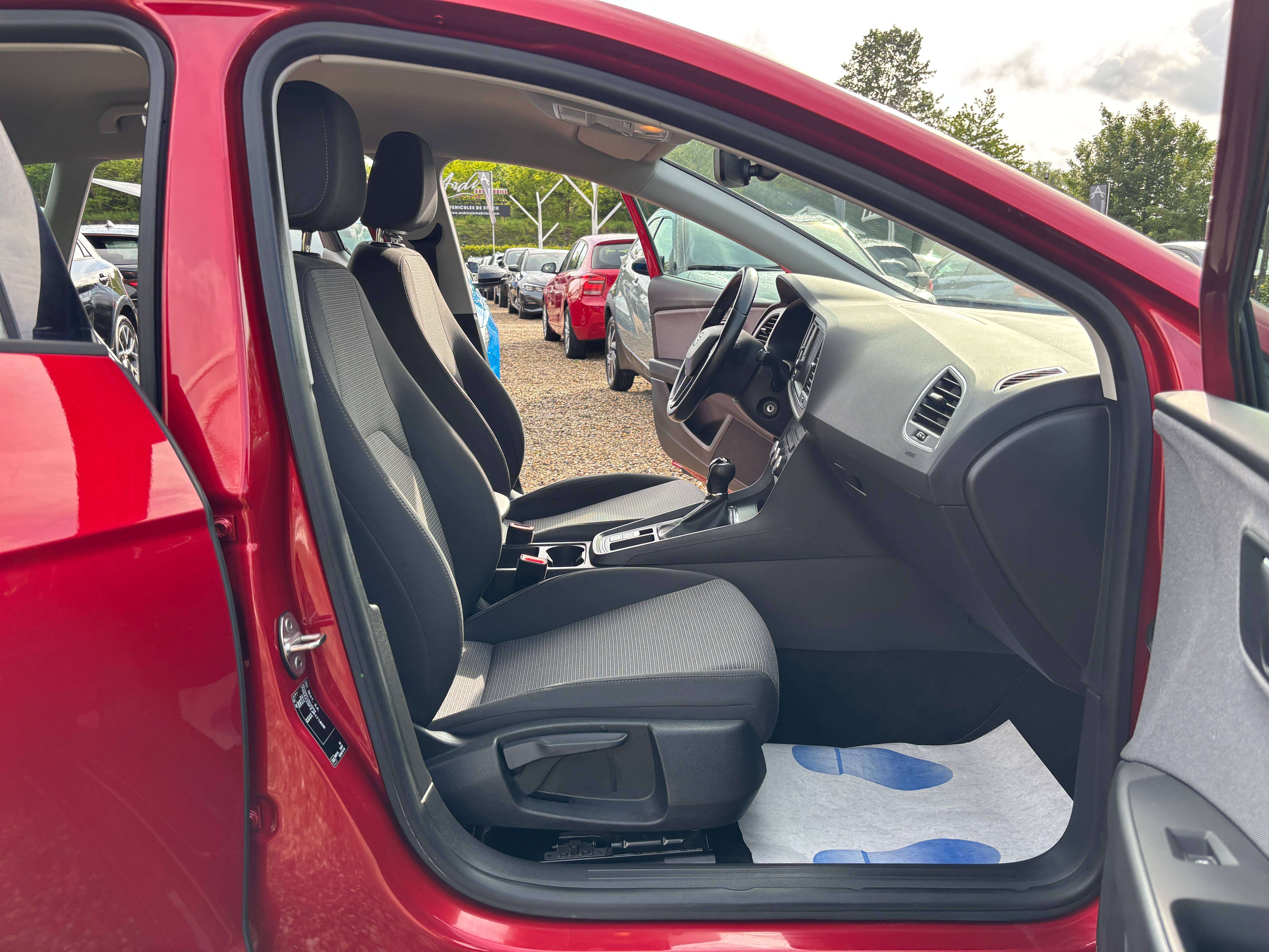 SEAT Leon 1.6 TDi *CARPLAY*CRUISE CONTROL*CAPTEUR AV+AR*GARANTIE*