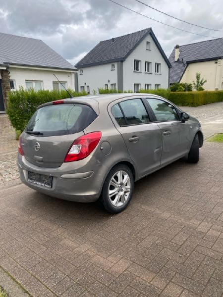Opel Corsa Opel corsa 2011 essence 1.2 114000km