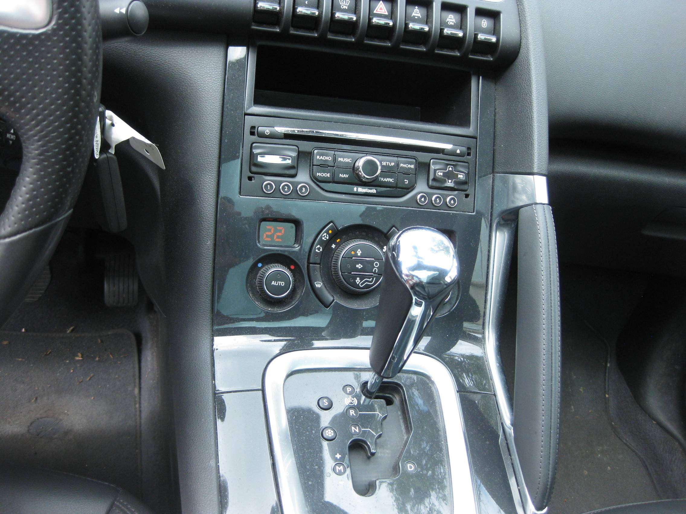 Peugeot 3008 2.0 HDi Automatique Full option Nouvelle courroie Garantie 1an