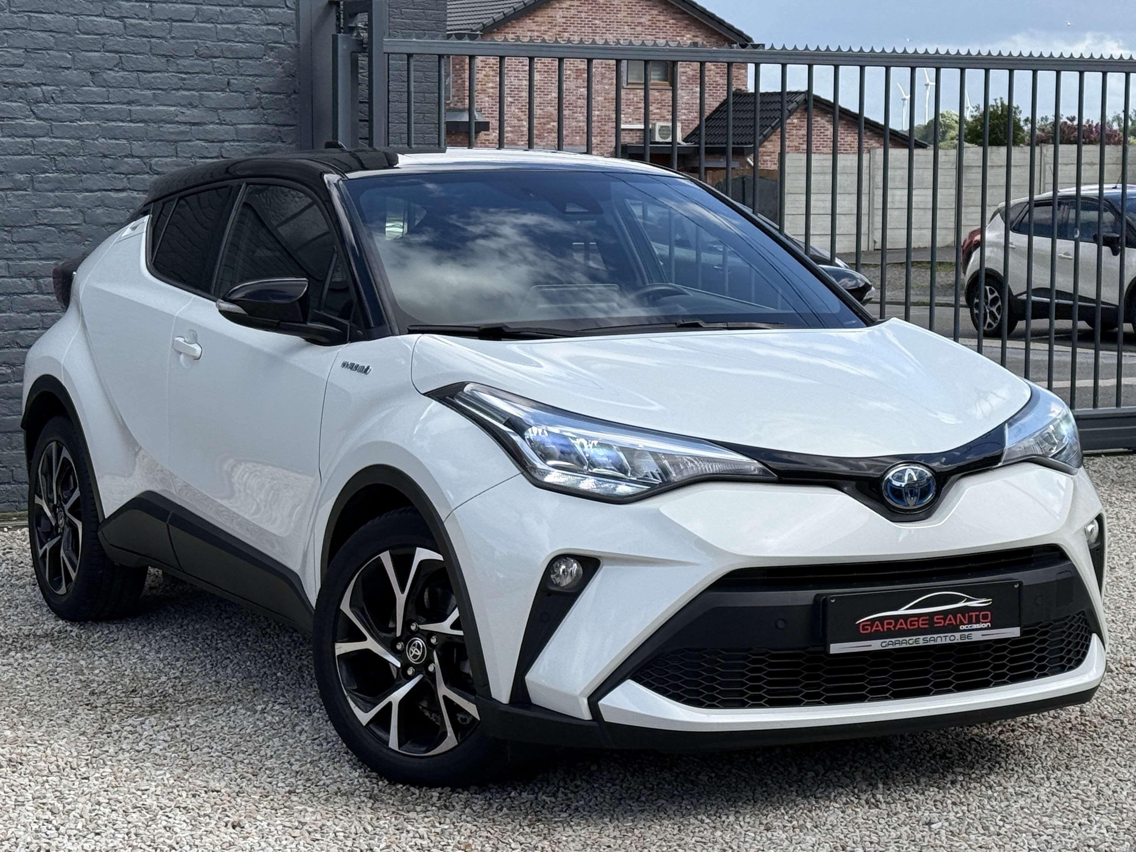 Toyota C-HR C-HR Hybrid 1.8i VVT-i Bi-Tone E-CVT /// /// ///