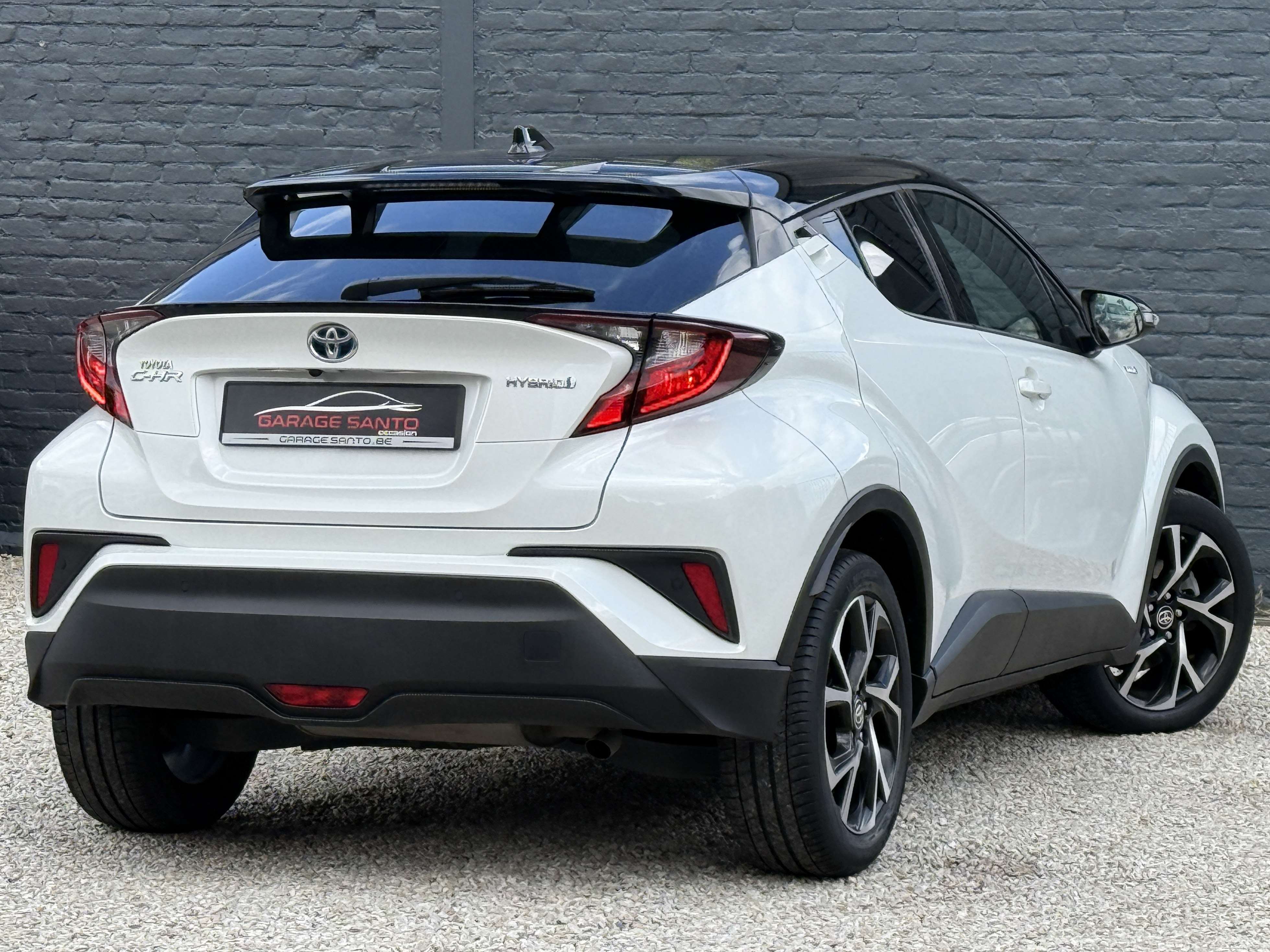 Toyota C-HR C-HR Hybrid 1.8i VVT-i Bi-Tone E-CVT /// /// ///